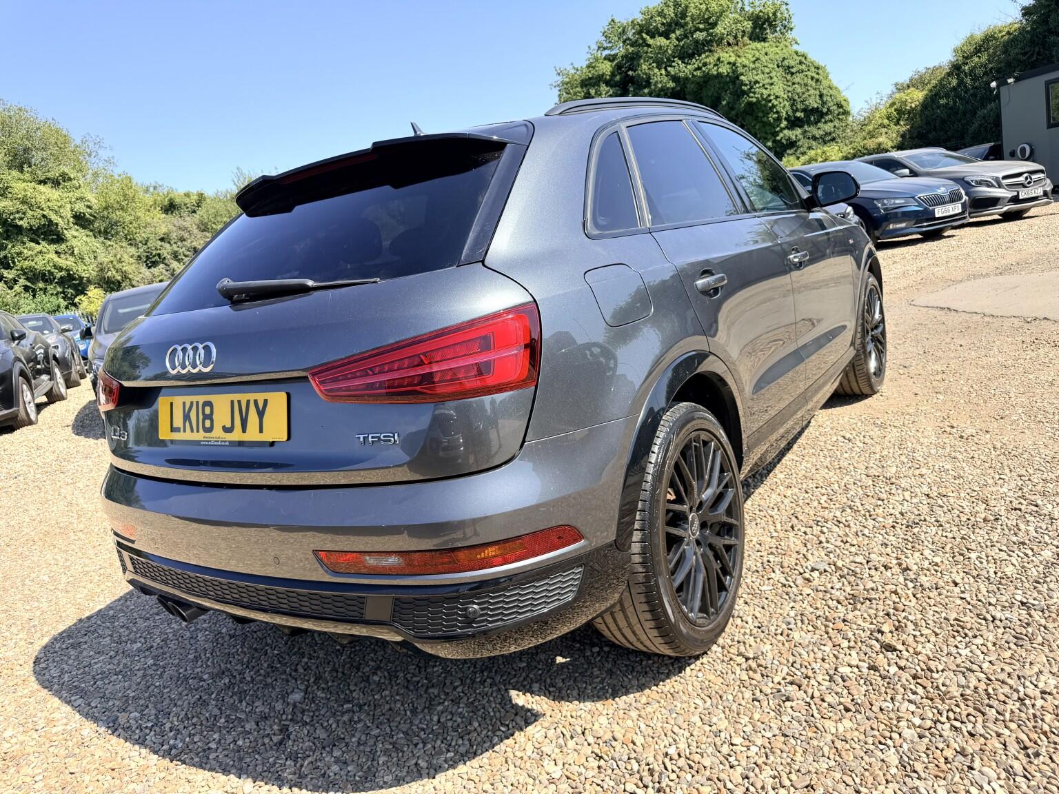 Audi Q3 view 3