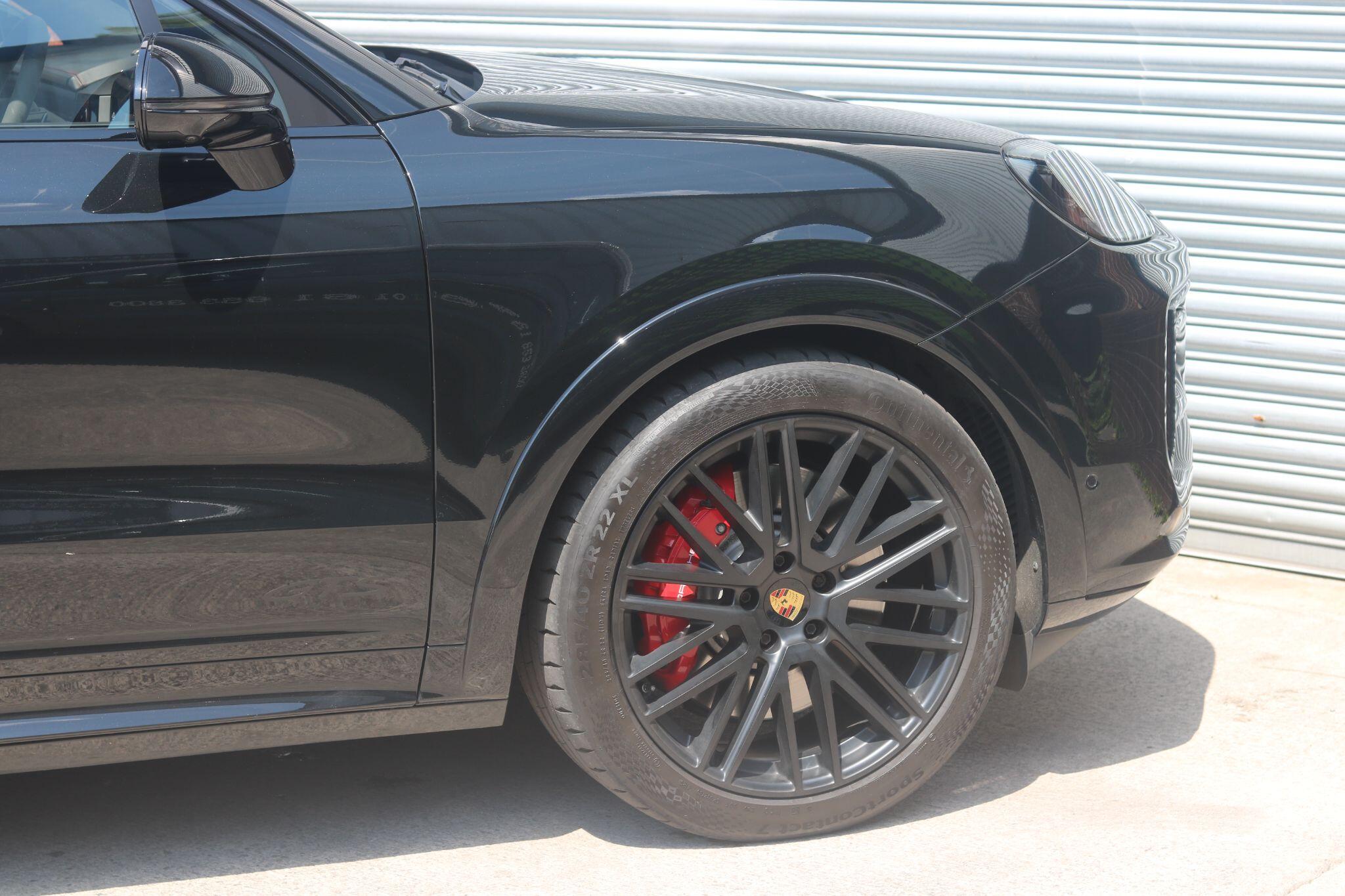 Porsche Cayenne view 8