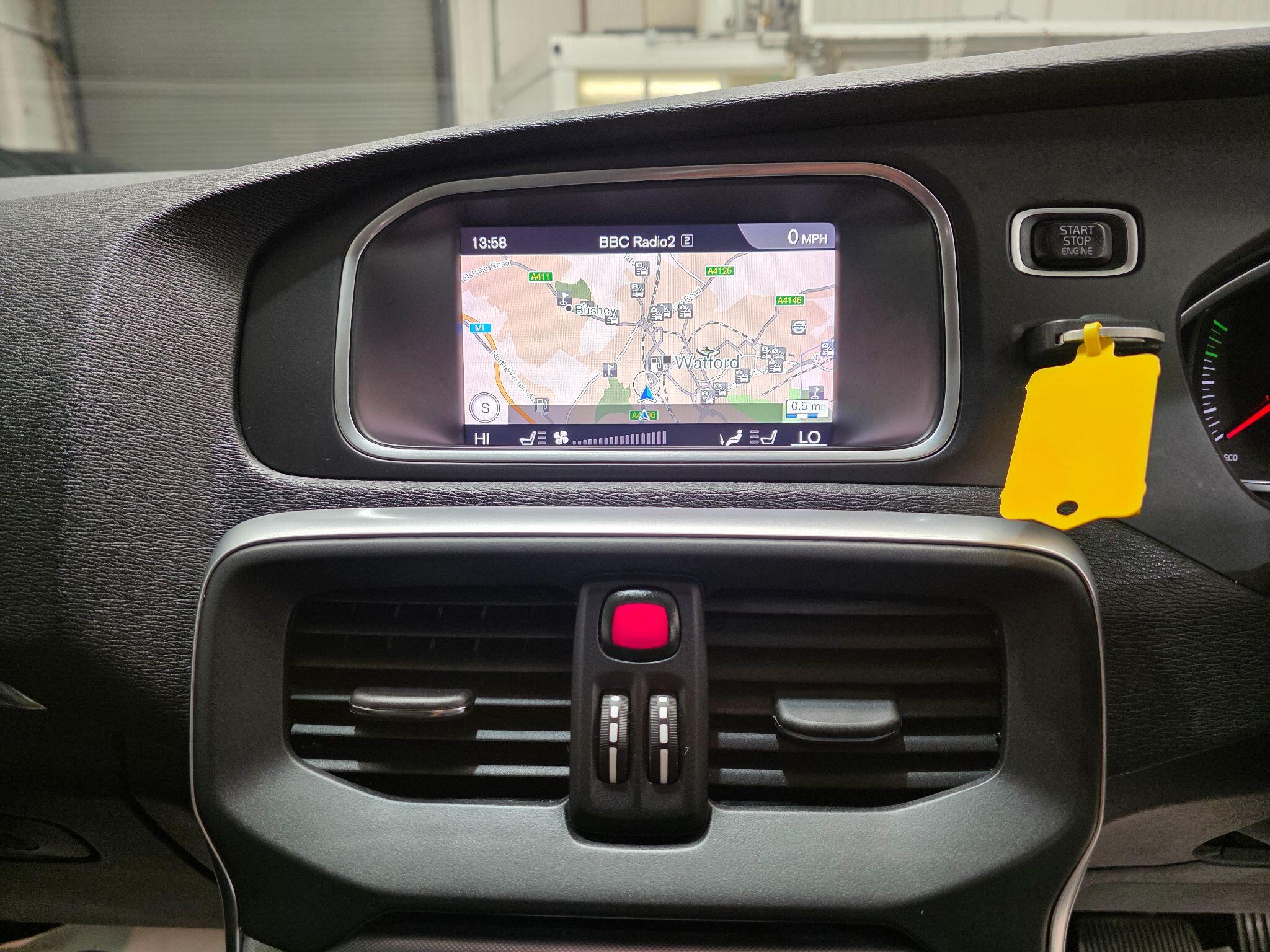 Volvo V40 Cross Country view 7