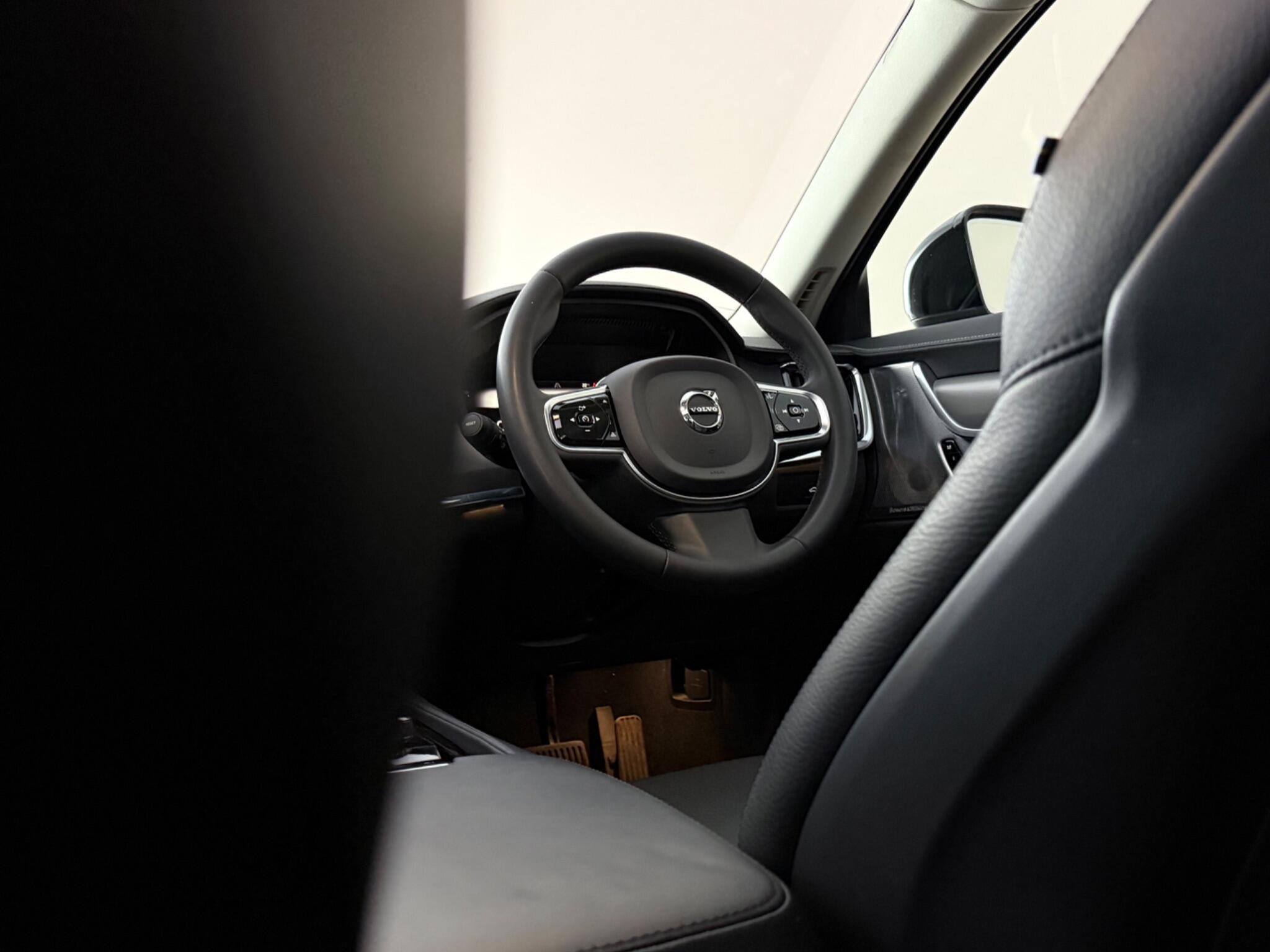 Volvo S90 view 13