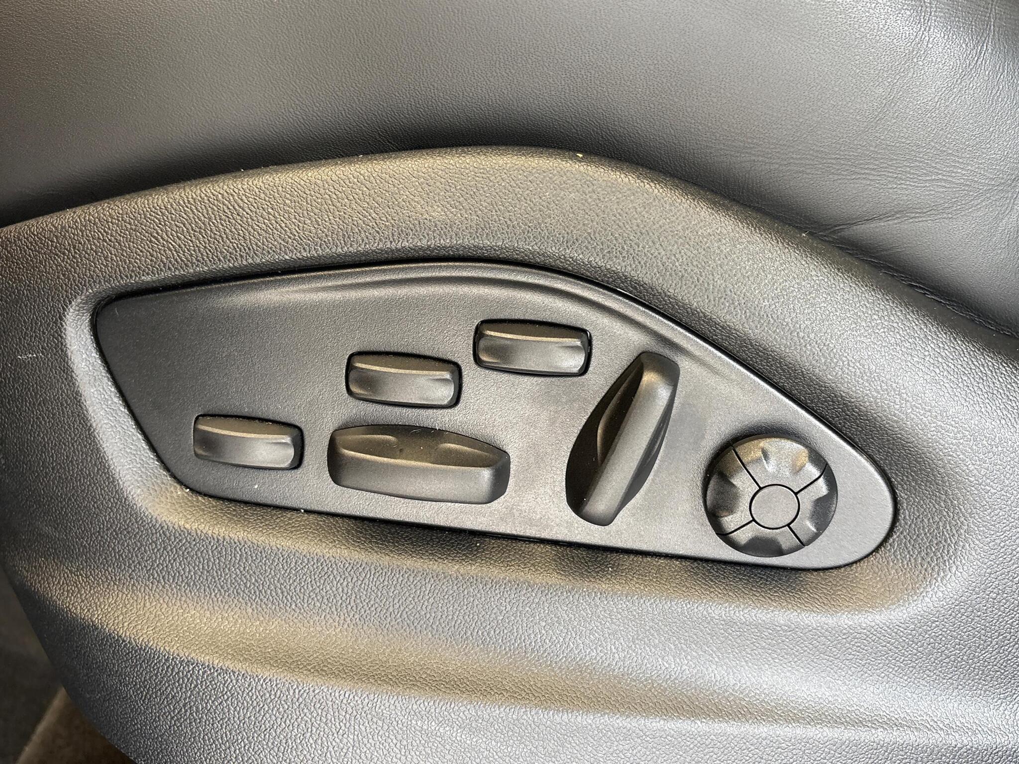 Porsche Cayenne view 33