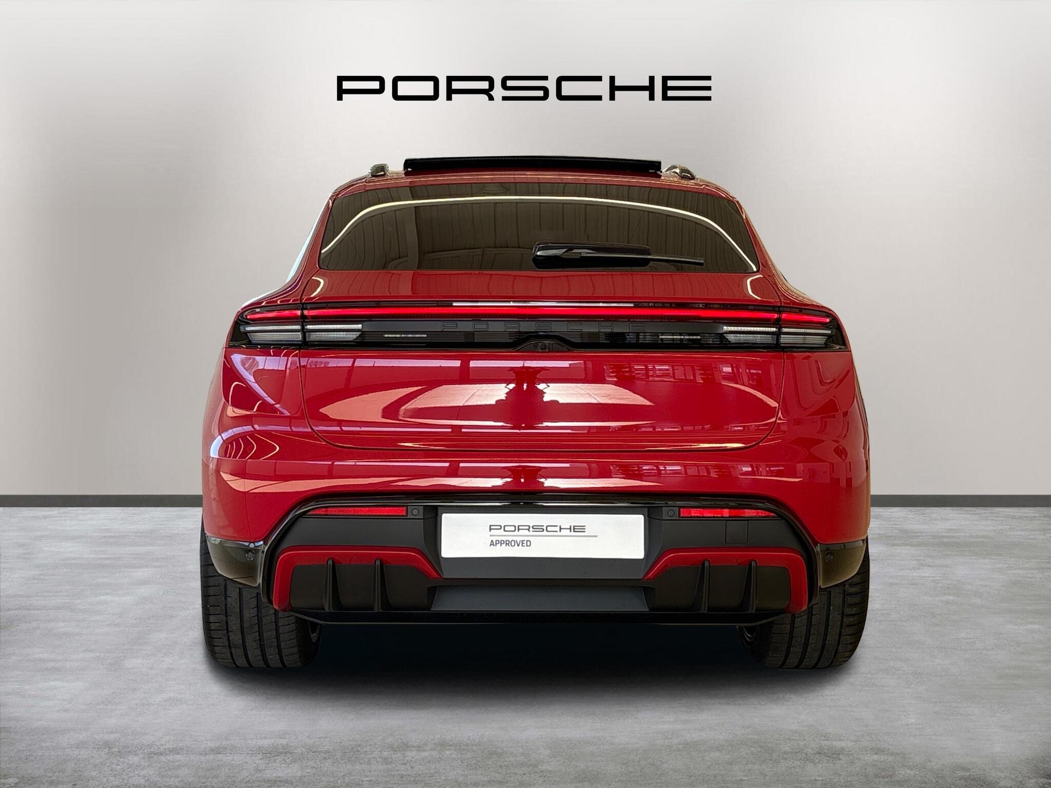 Porsche Macan view 6