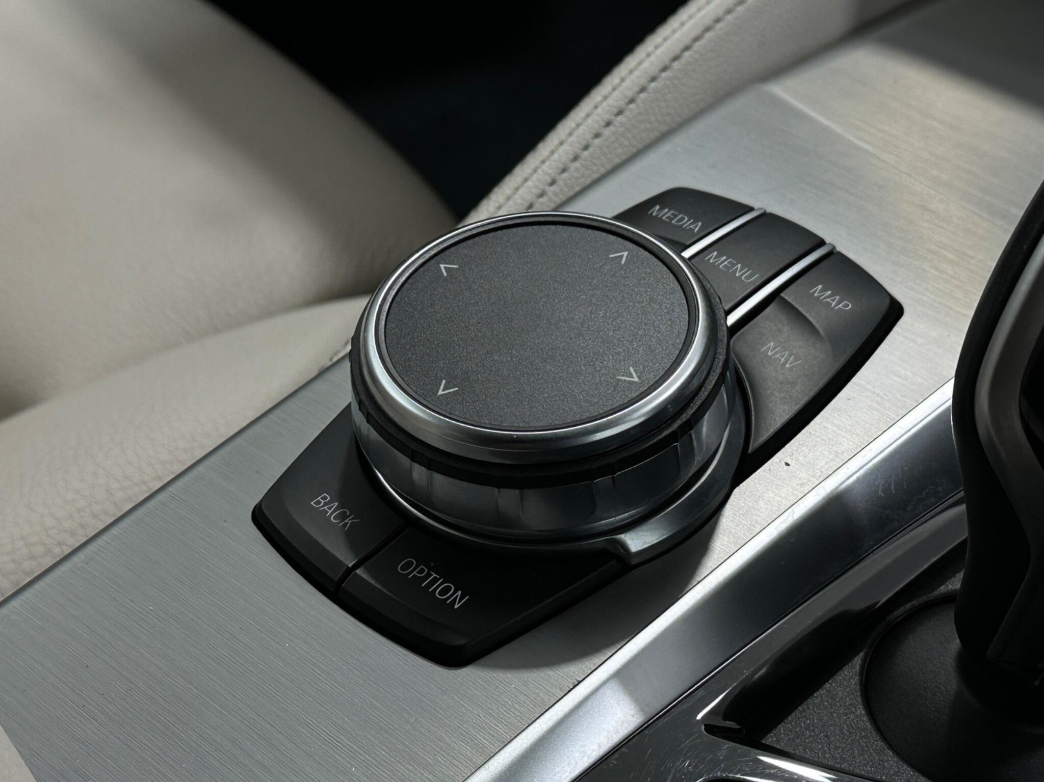 BMW 5 Series view 22