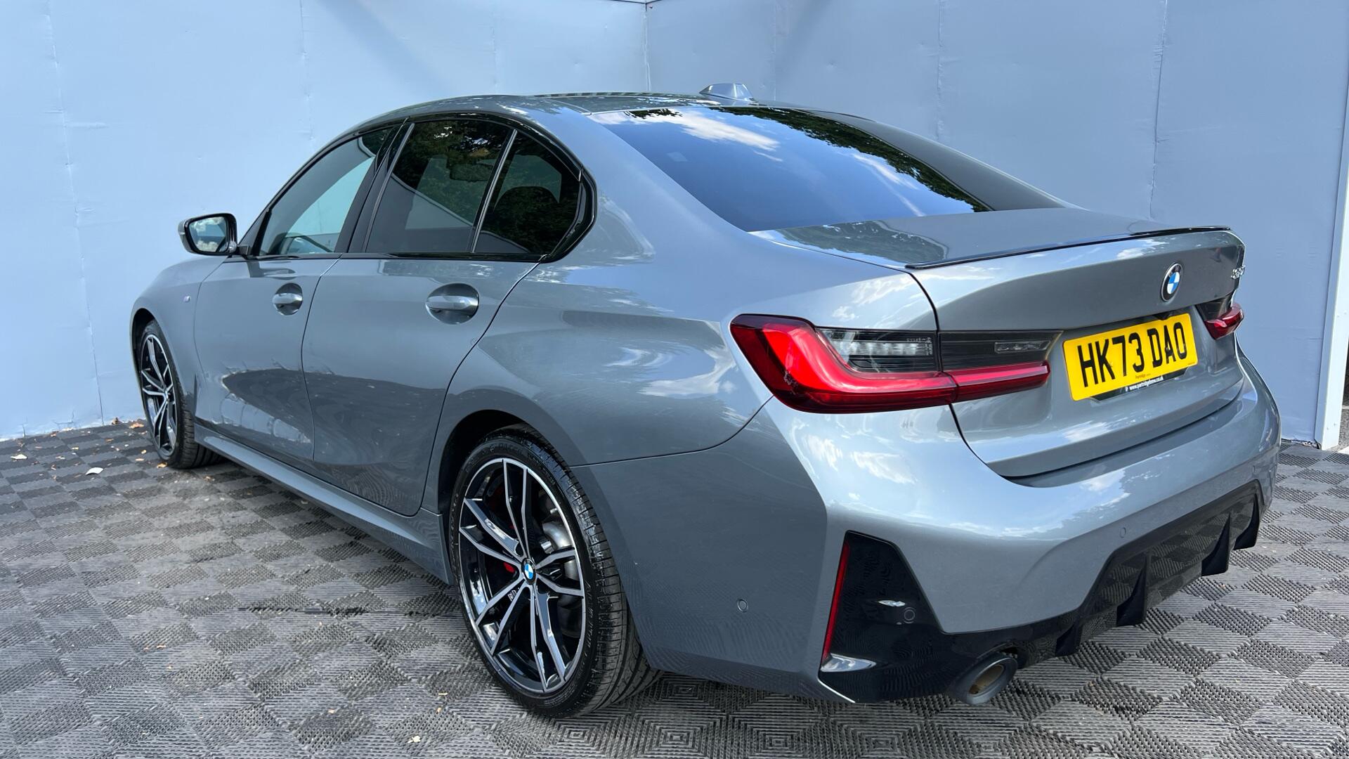 BMW 3 Series view 30