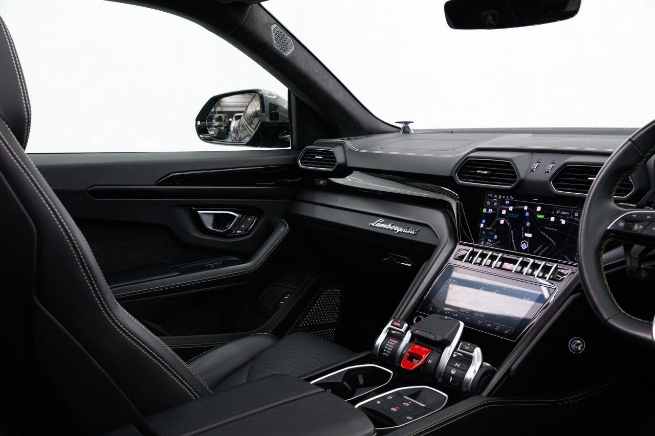 Lamborghini Urus view 27