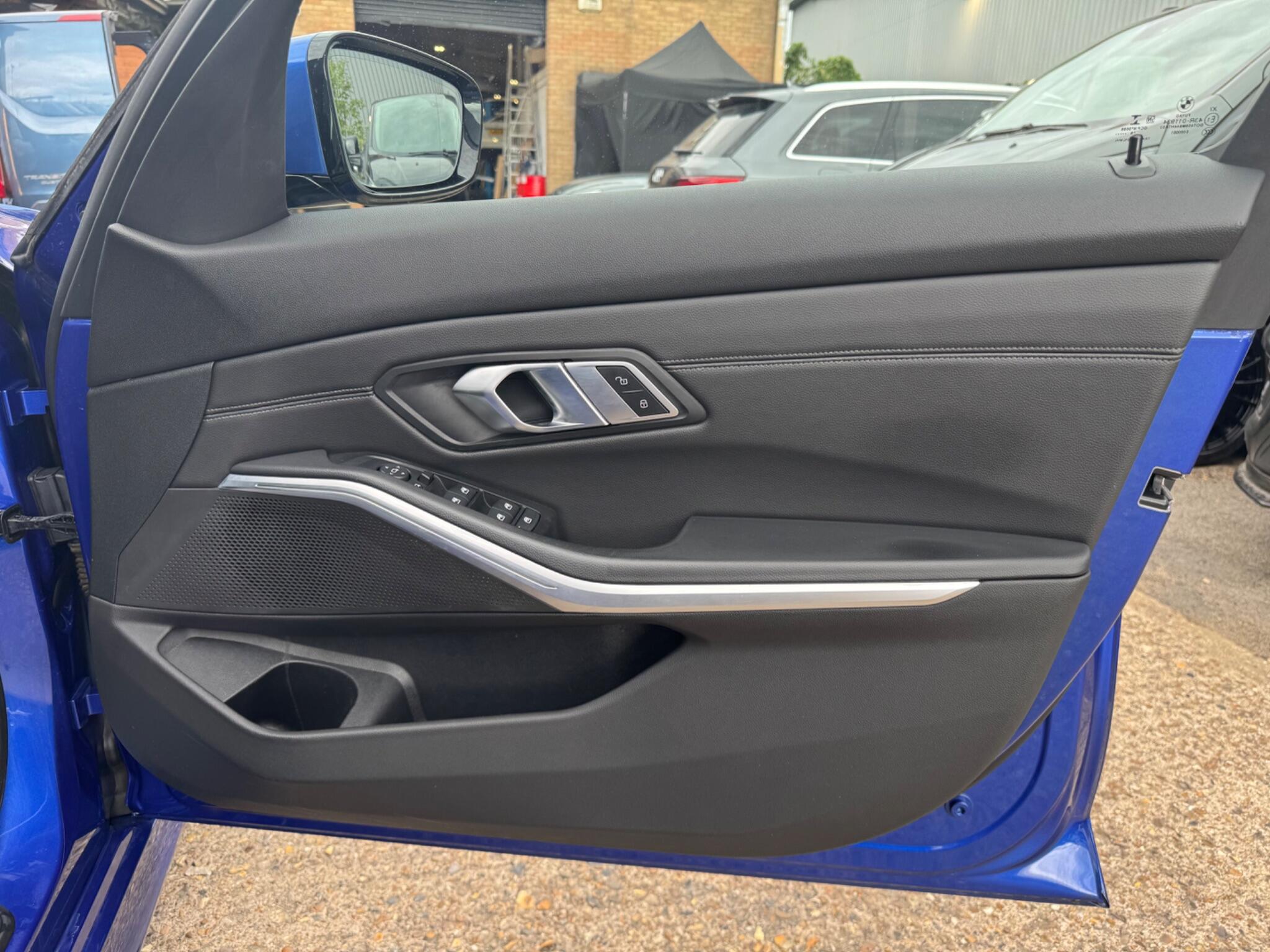 BMW 3 Series view 31