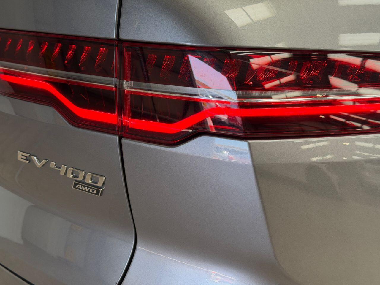 Jaguar I-Pace view 33