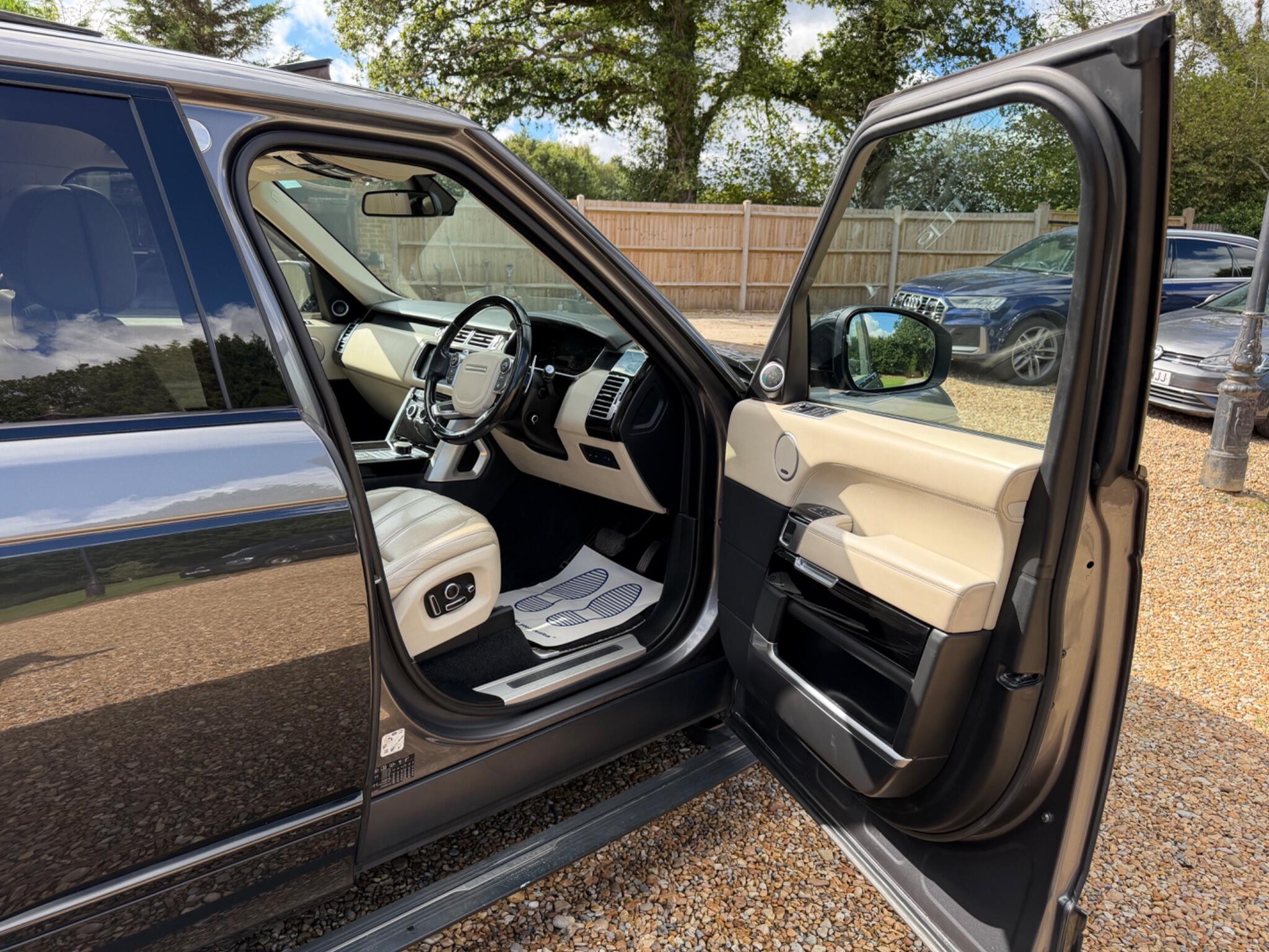 Land Rover Range Rover view 33