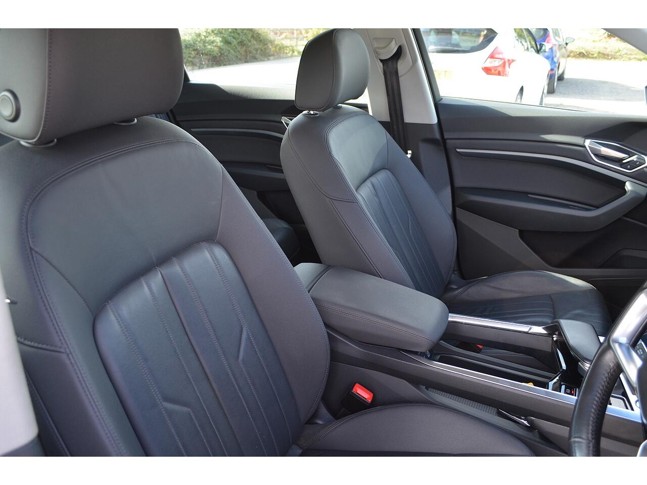 Audi E-Tron view 32