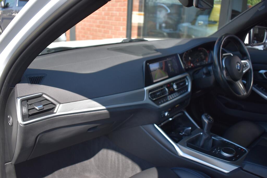 BMW 3 Series view 35
