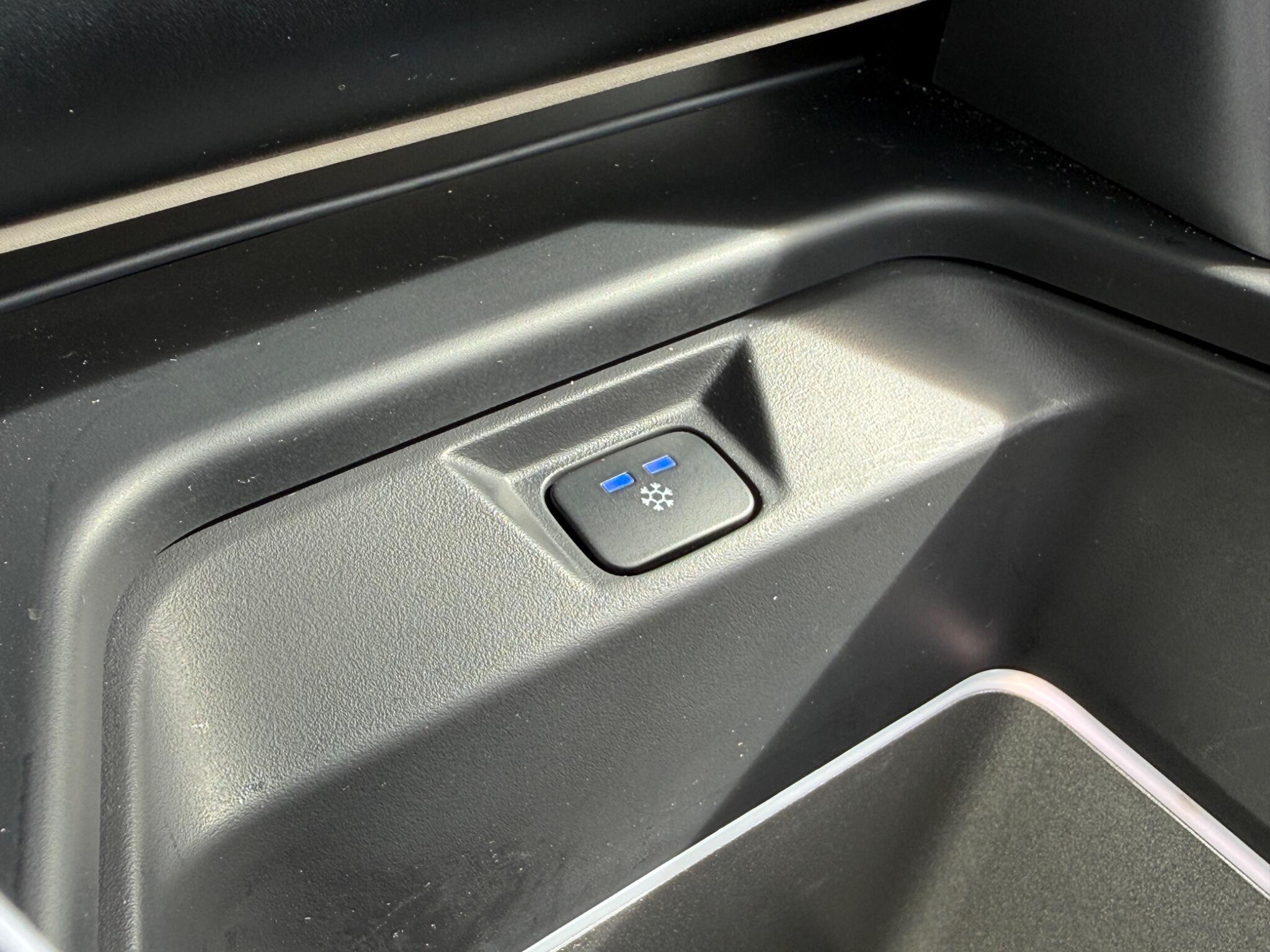 Land Rover Defender view 39