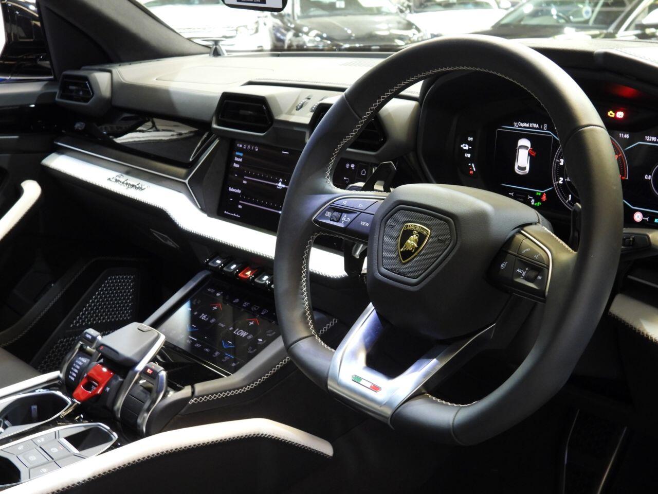 Lamborghini Urus view 22