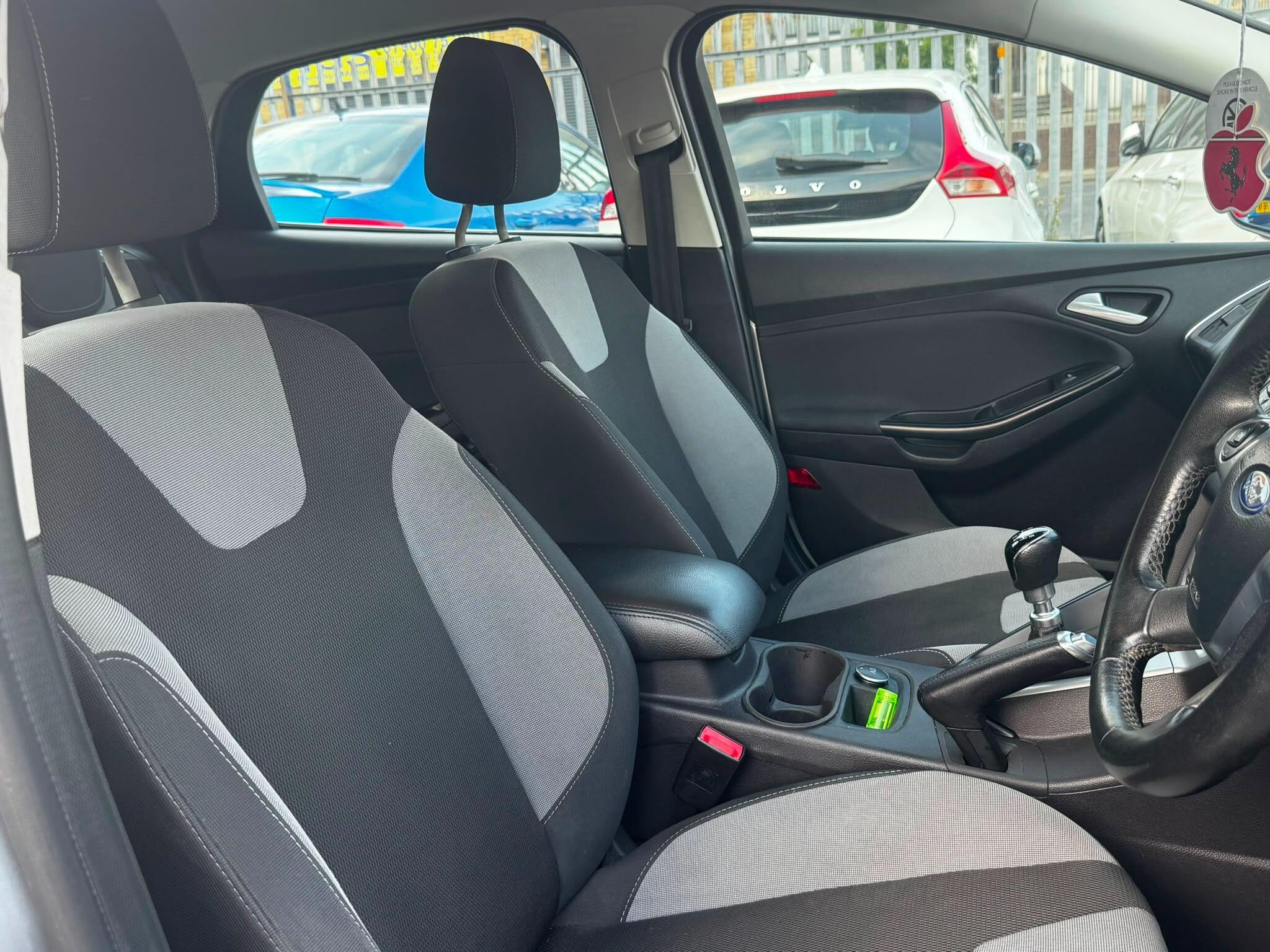 Ford Focus view 37