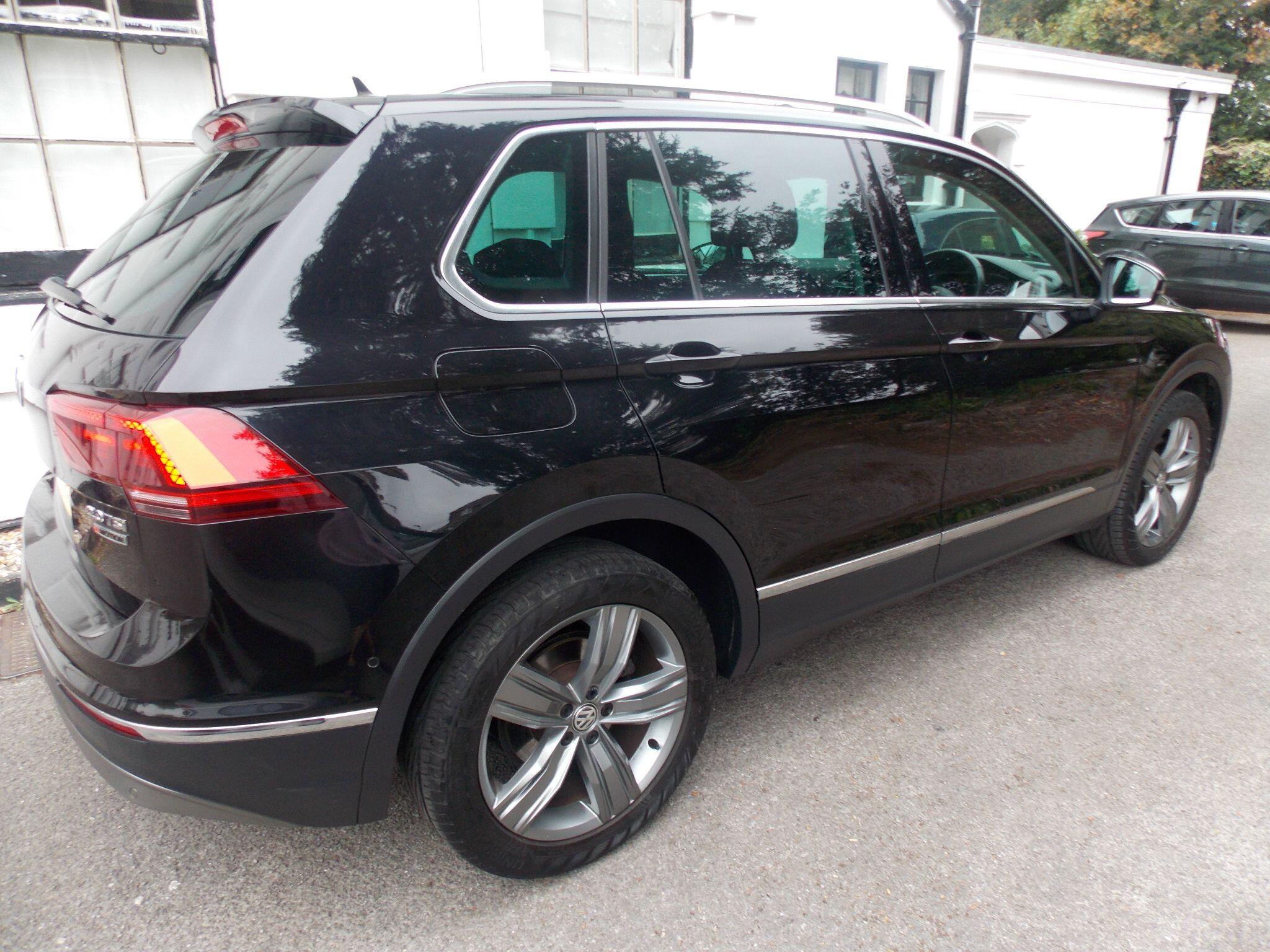 Volkswagen Tiguan view 17