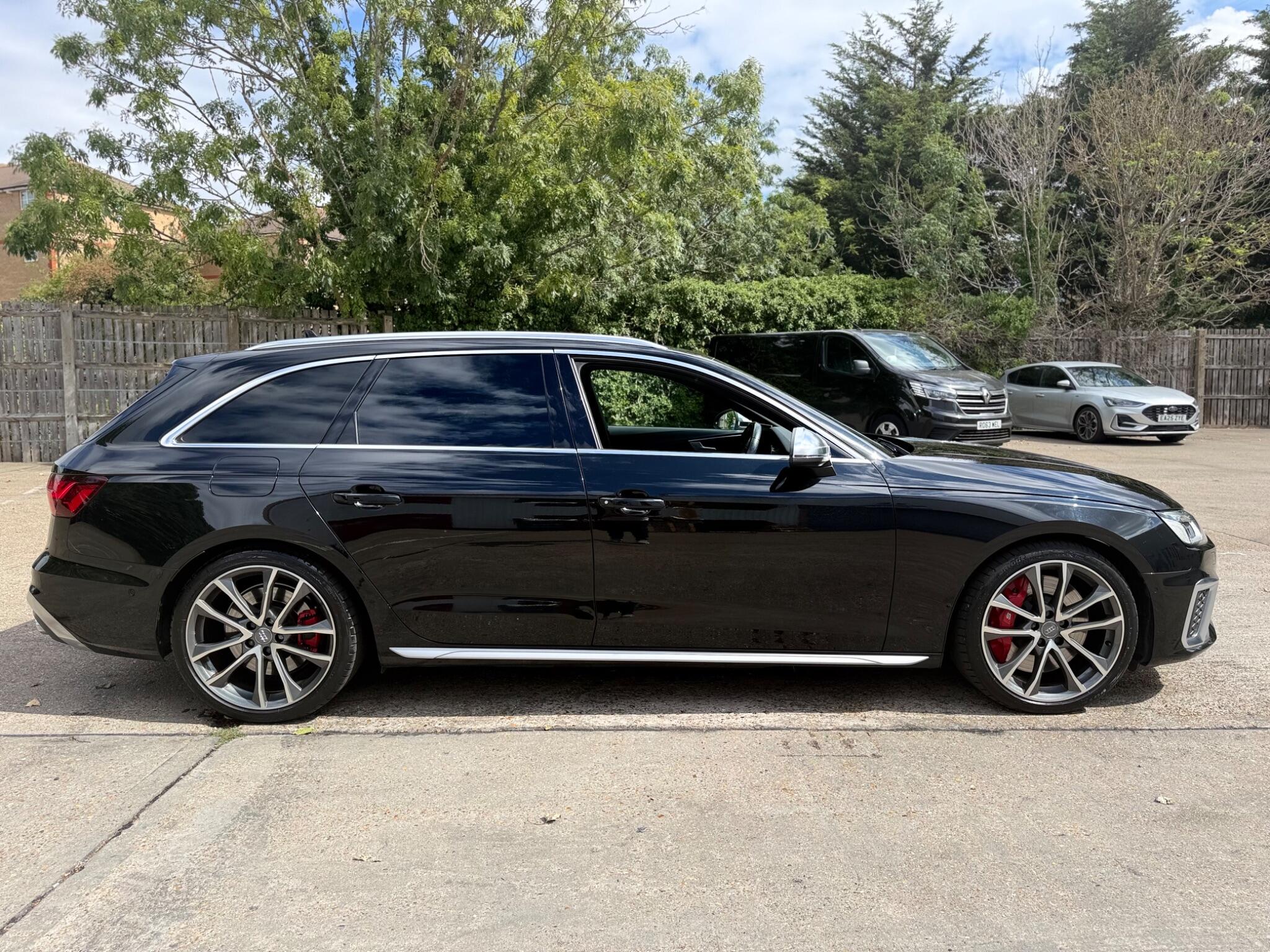 Audi S4 view 10