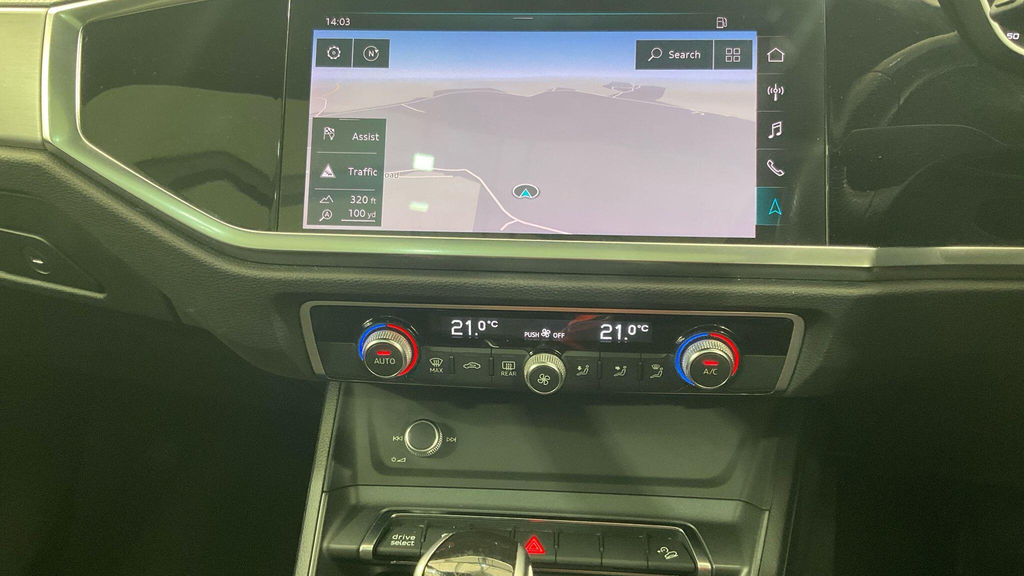 Audi Q3 view 9