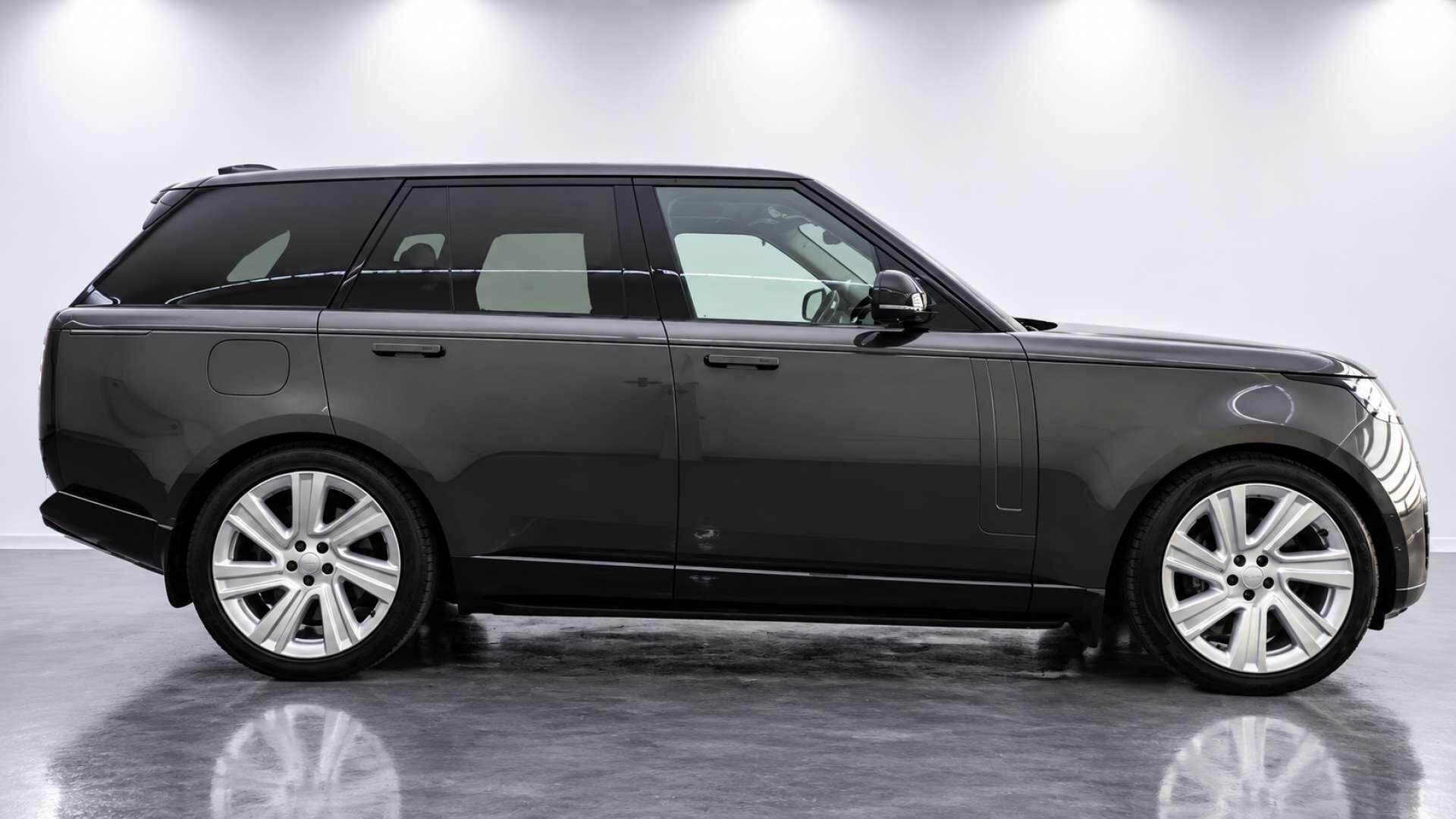 Land Rover Range Rover view 3