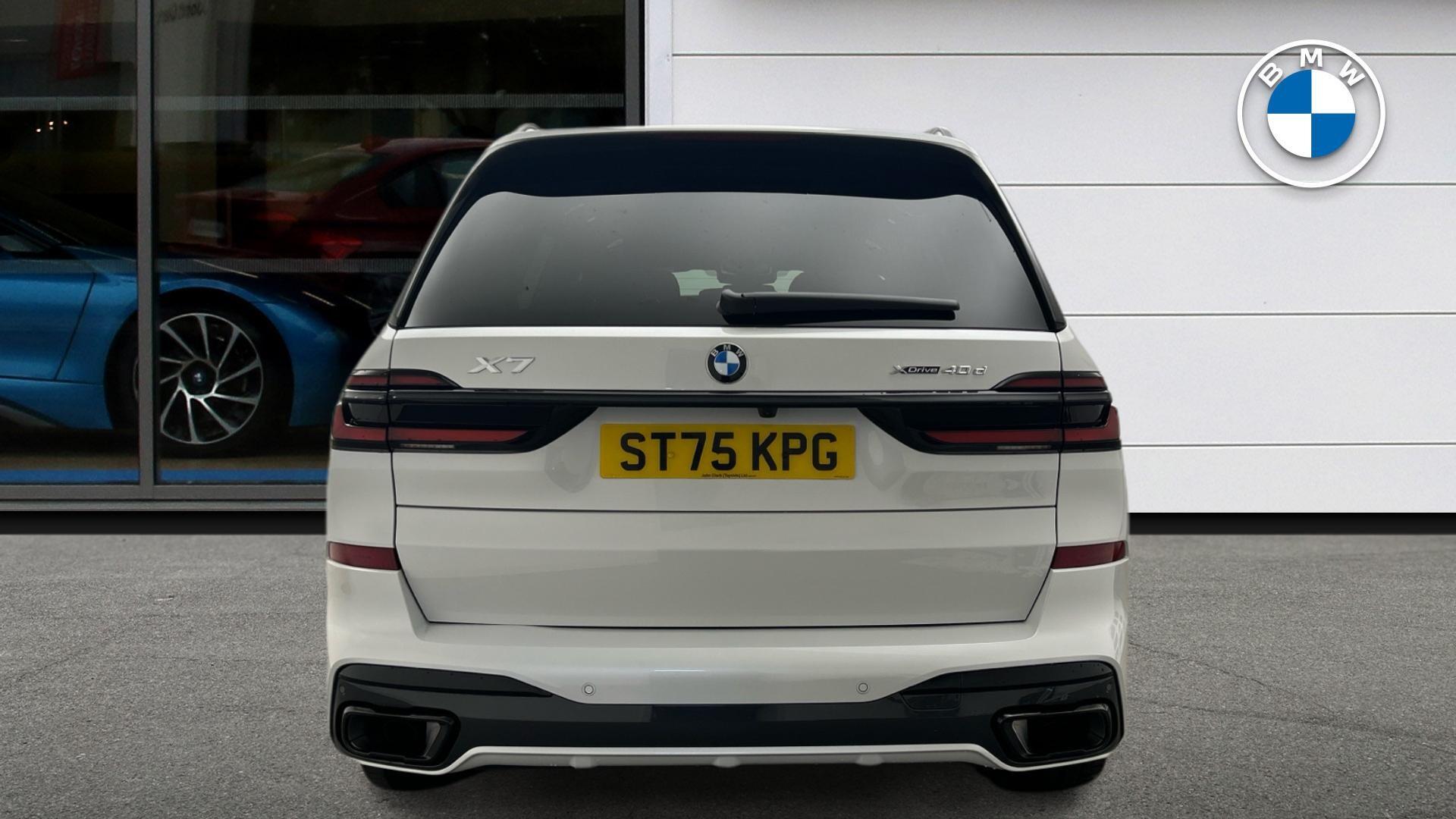 BMW X7 view 15