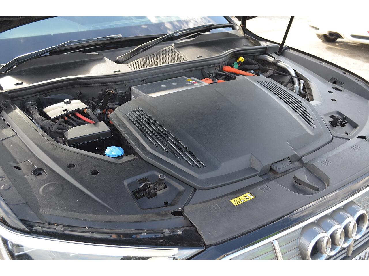 Audi E-Tron view 34
