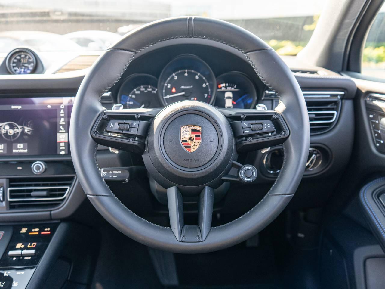 Porsche Macan view 20