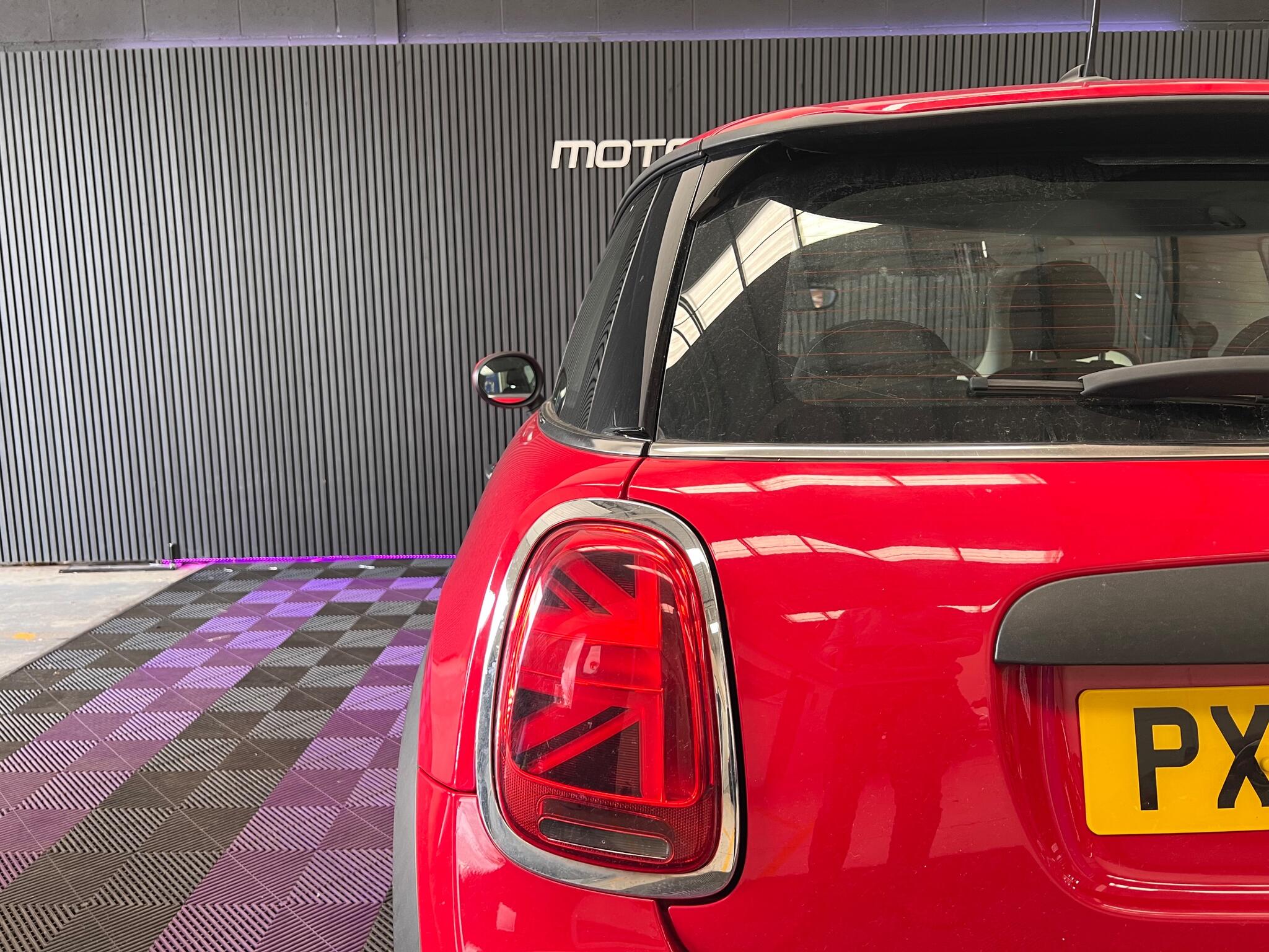 Mini Hatch view 36