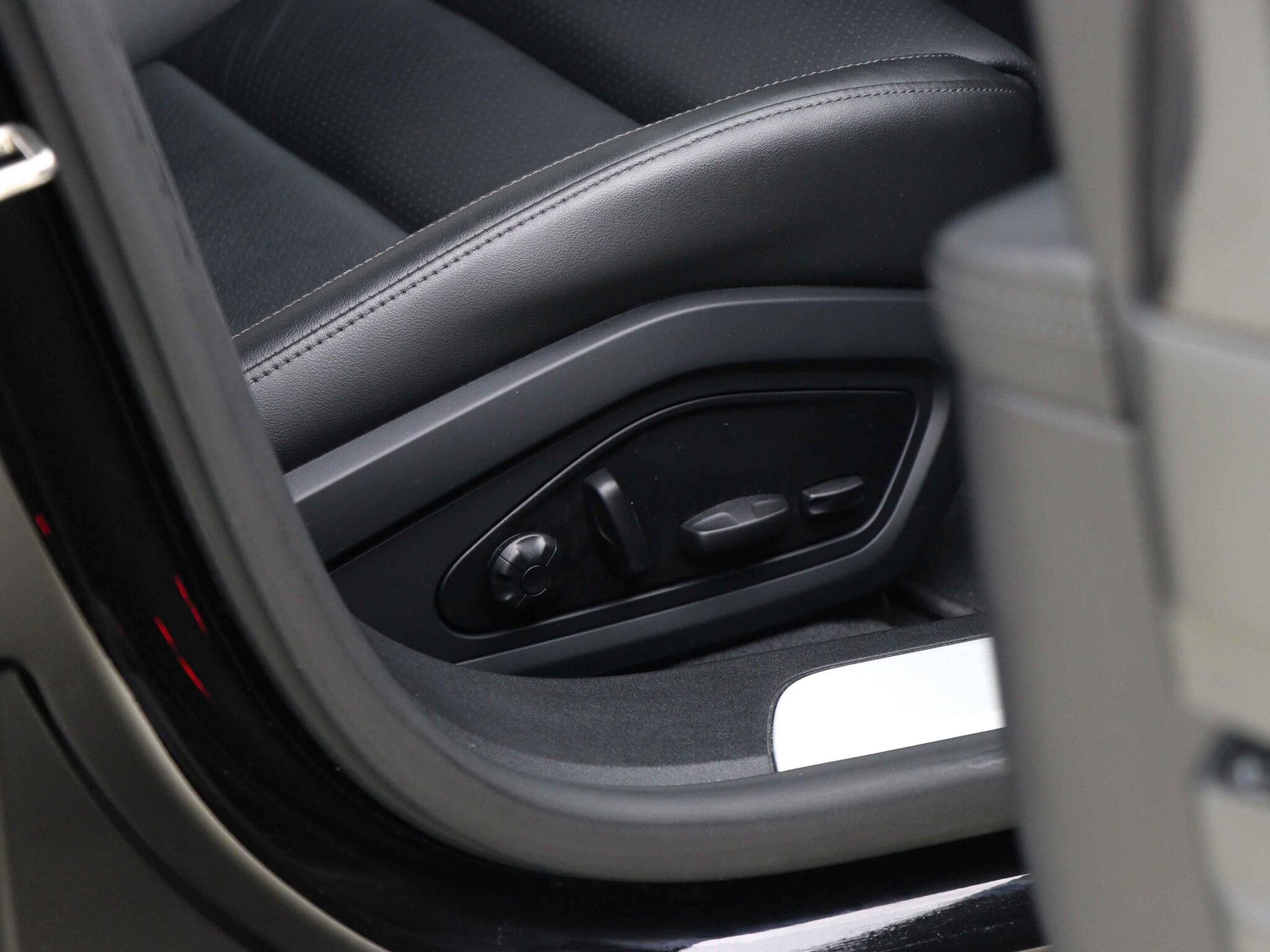 Porsche Taycan view 35
