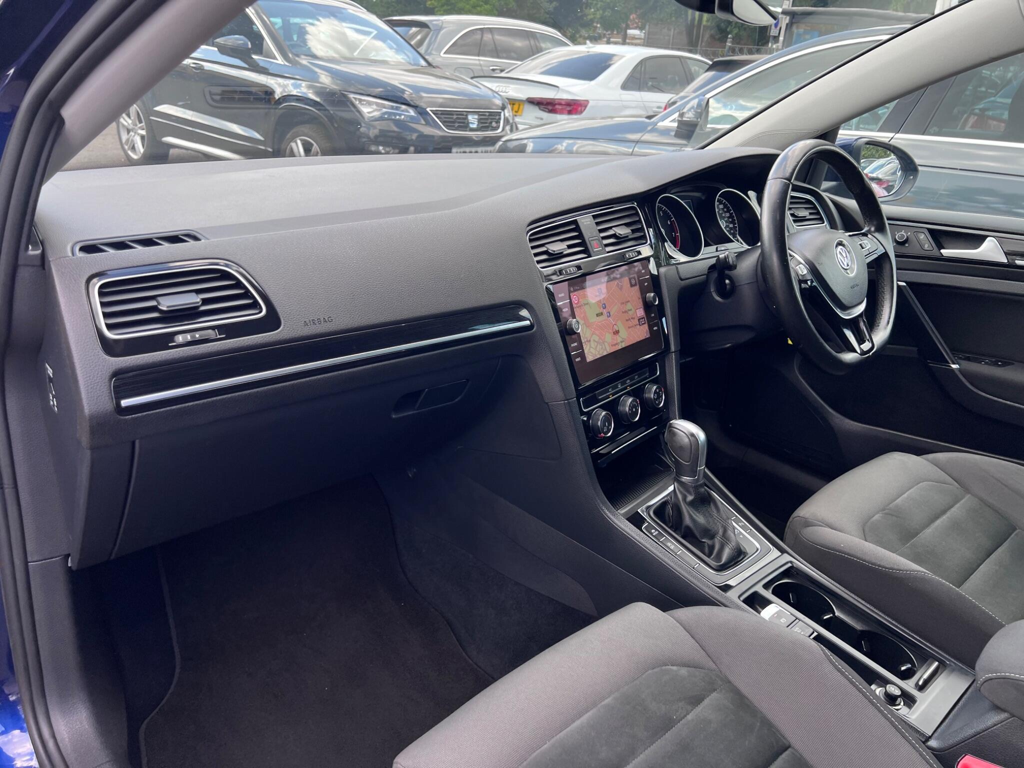 Volkswagen Golf view 37