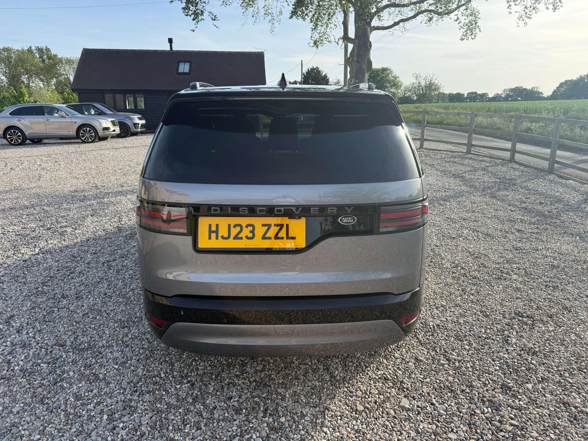 Land Rover Discovery view 8