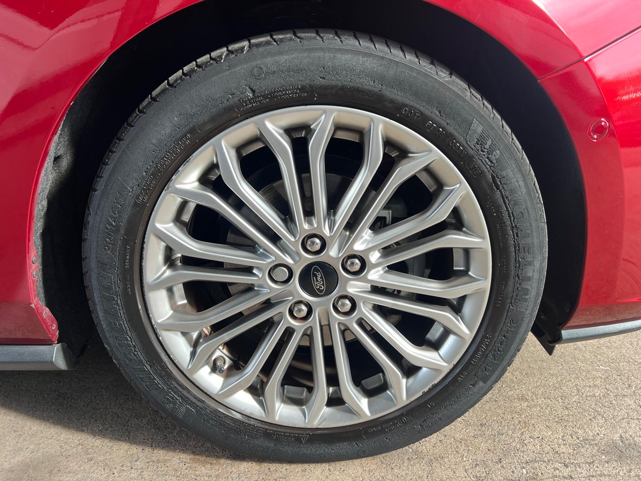 Ford Focus view 26