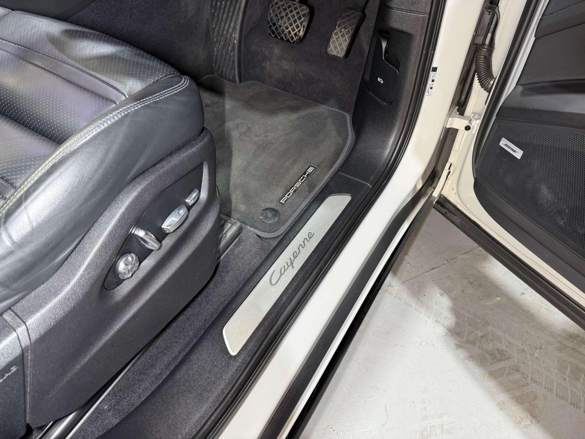 Porsche Cayenne view 31