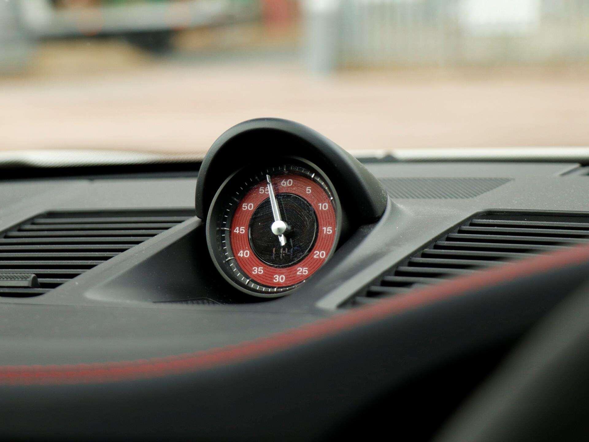 Porsche 911 view 15
