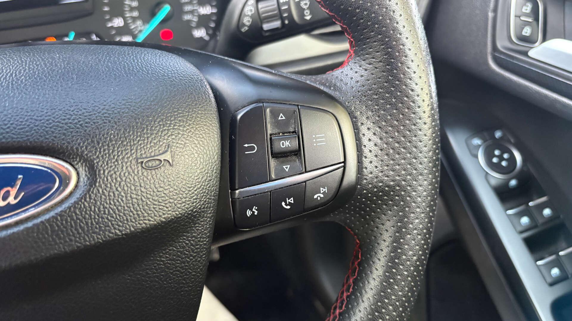 Ford Focus view 18