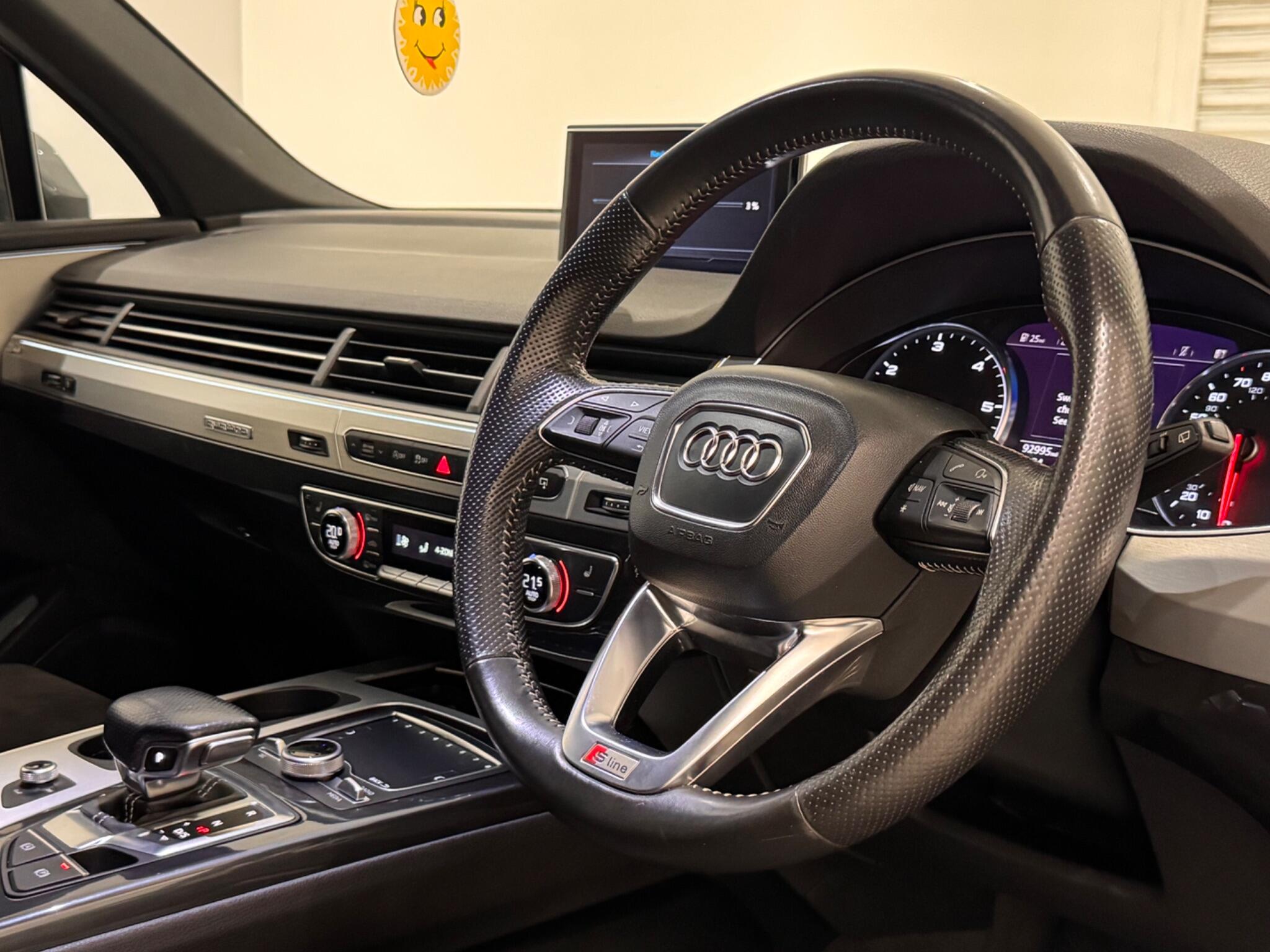 Audi Q7 view 20