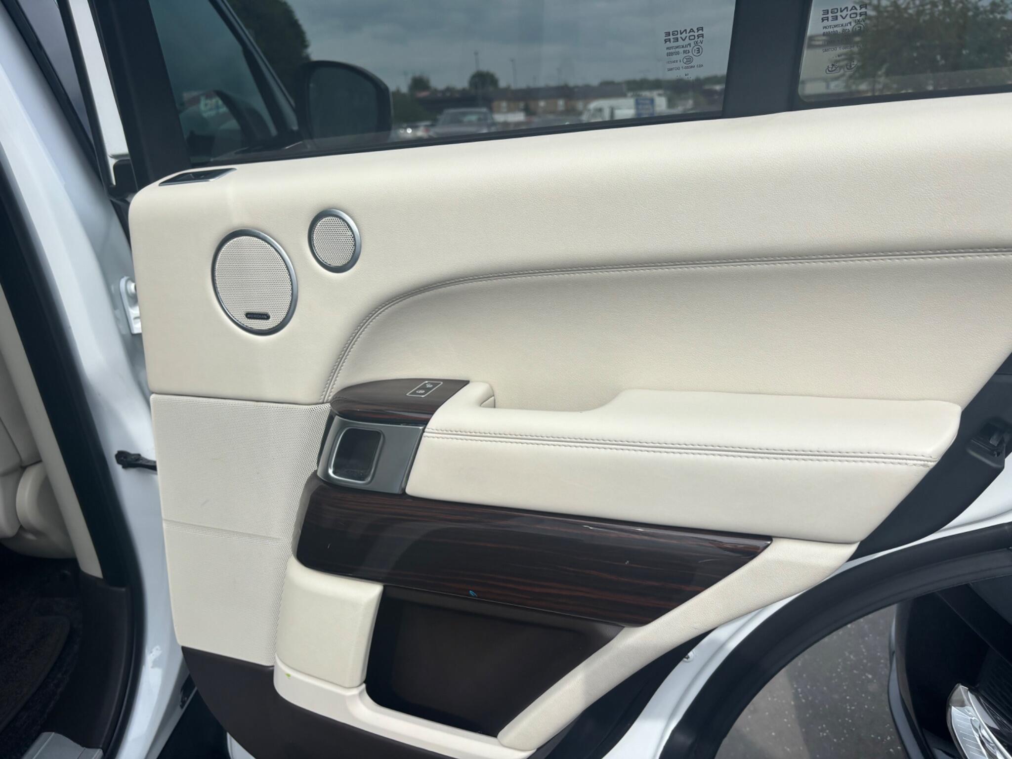 Land Rover Range Rover view 31