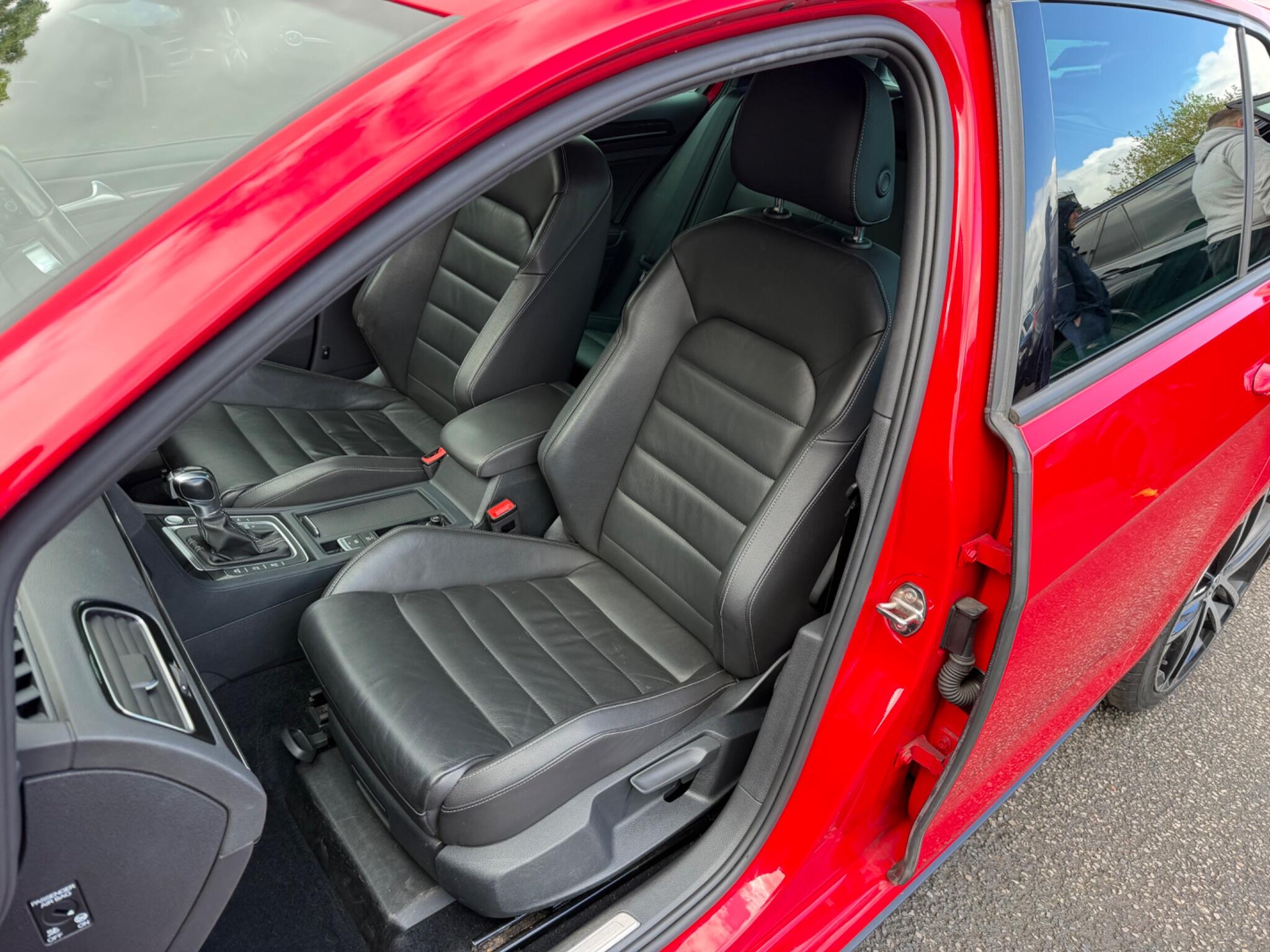 Volkswagen Golf view 17