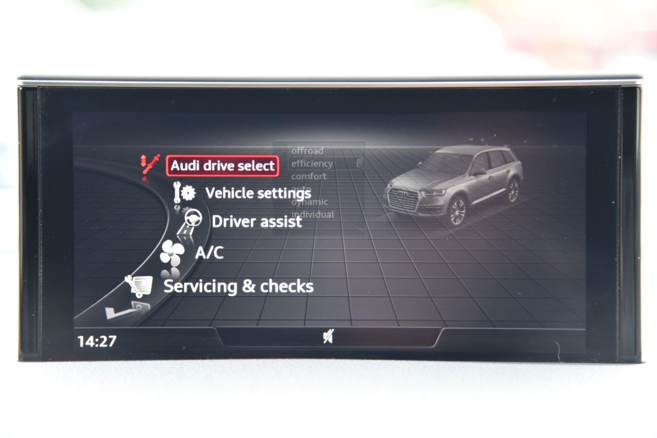 Audi Q7 view 42