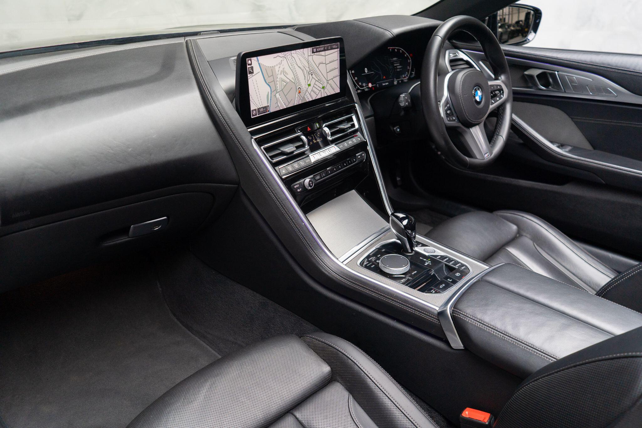 BMW 8 Series view 17