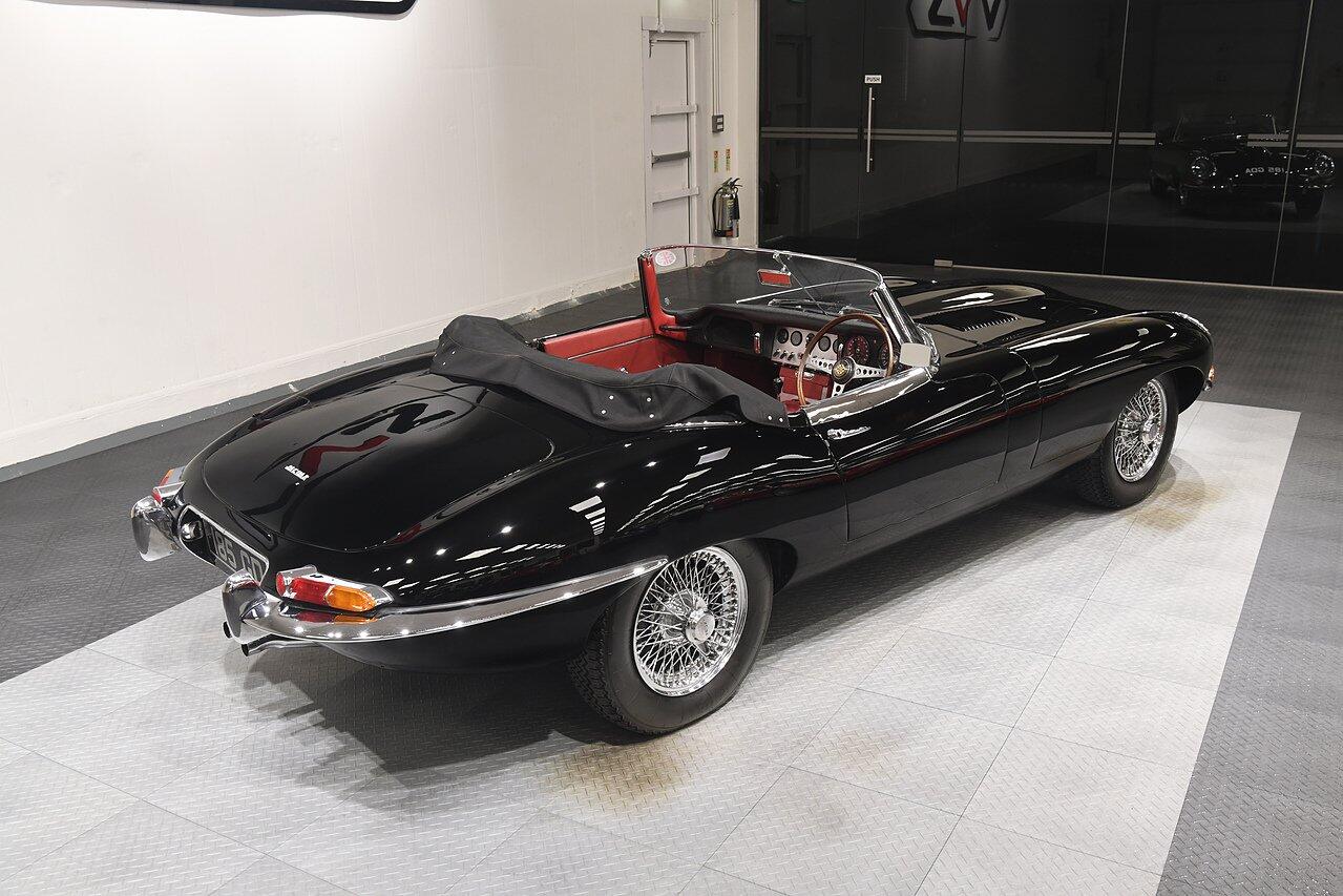Jaguar E-Type view 19