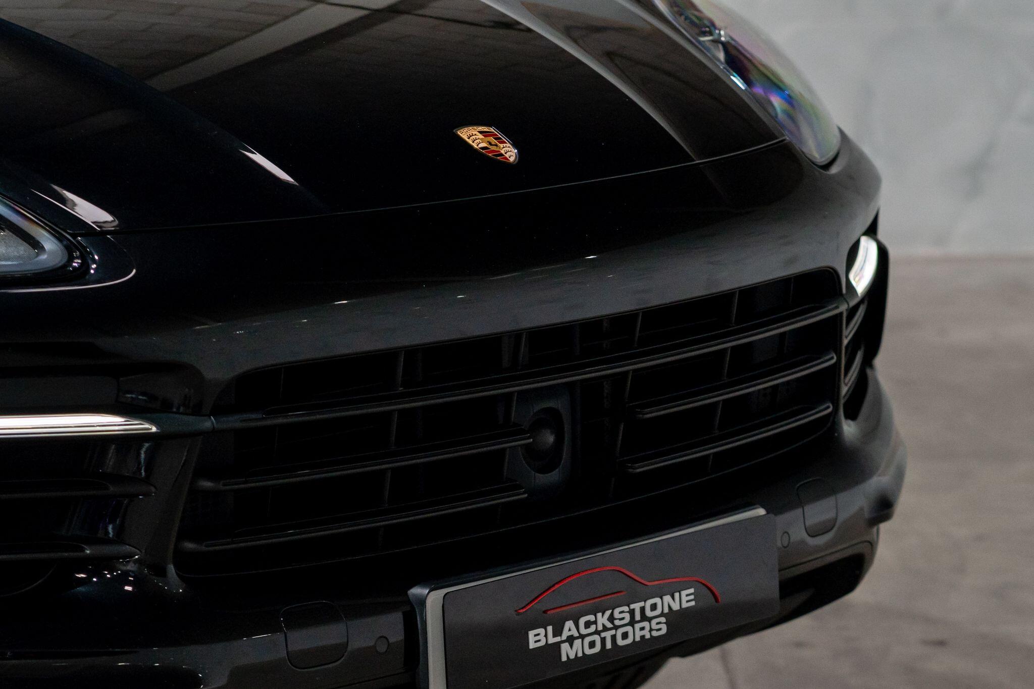 Porsche Cayenne view 38