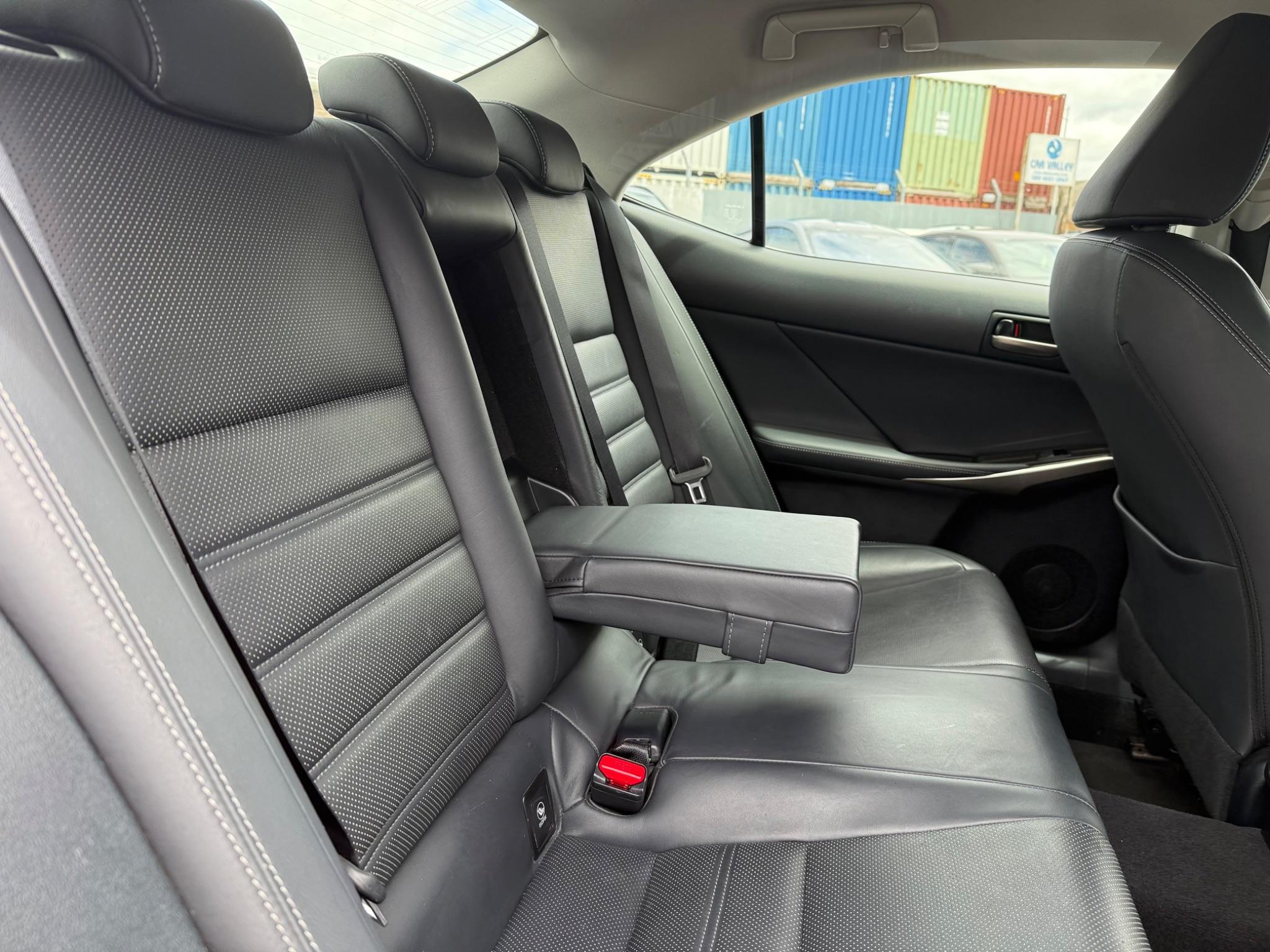 Lexus Is view 14