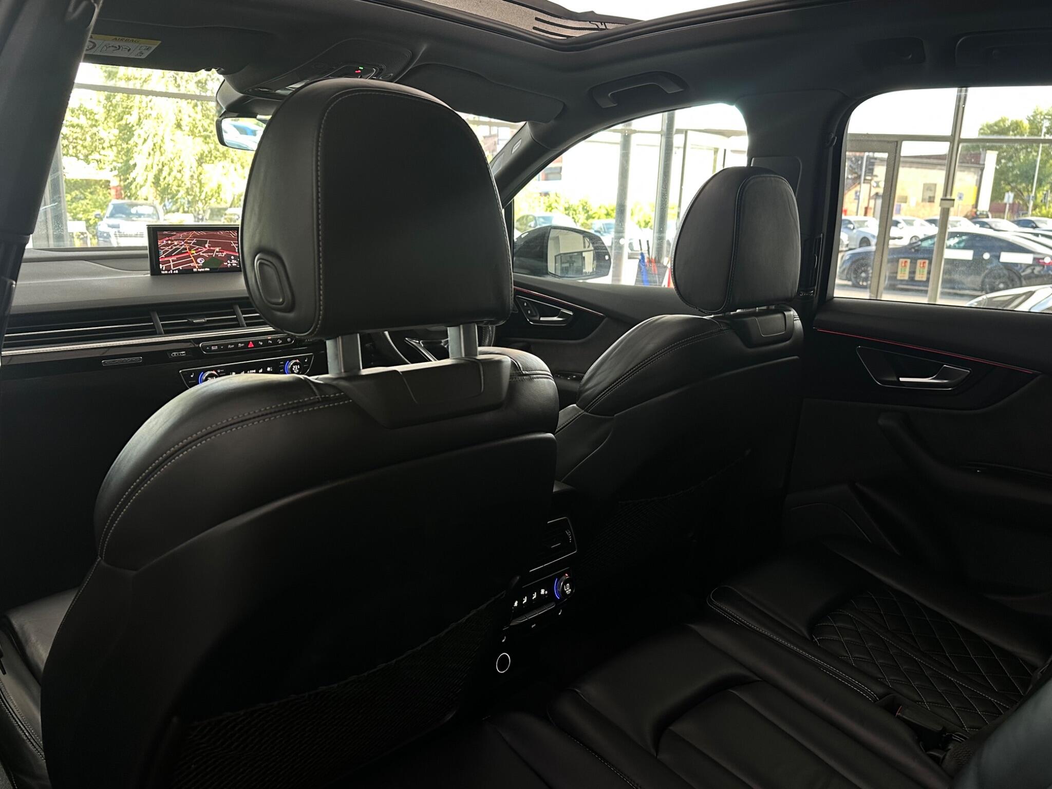 Audi Q7 view 37
