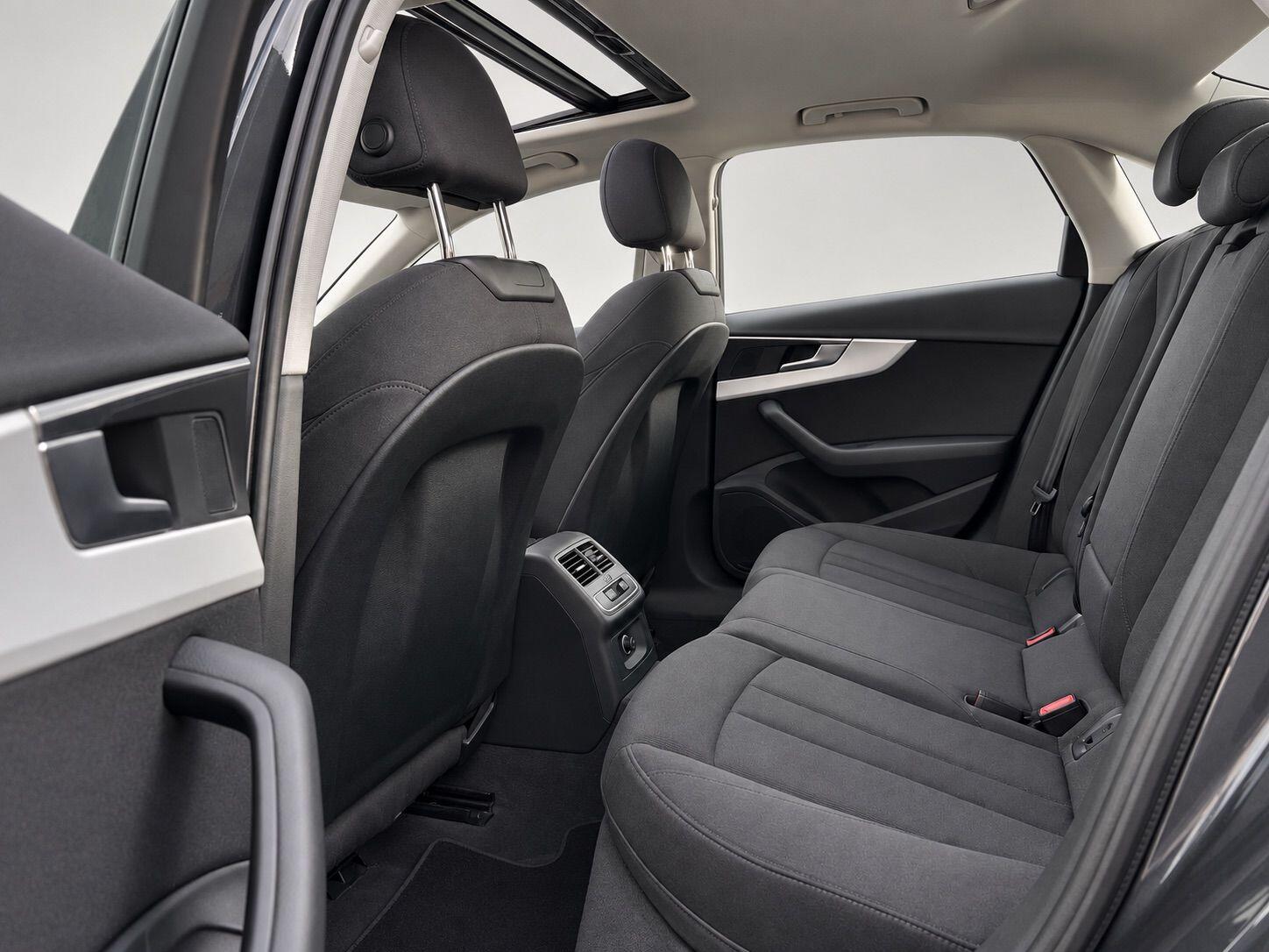 Audi A4 view 32