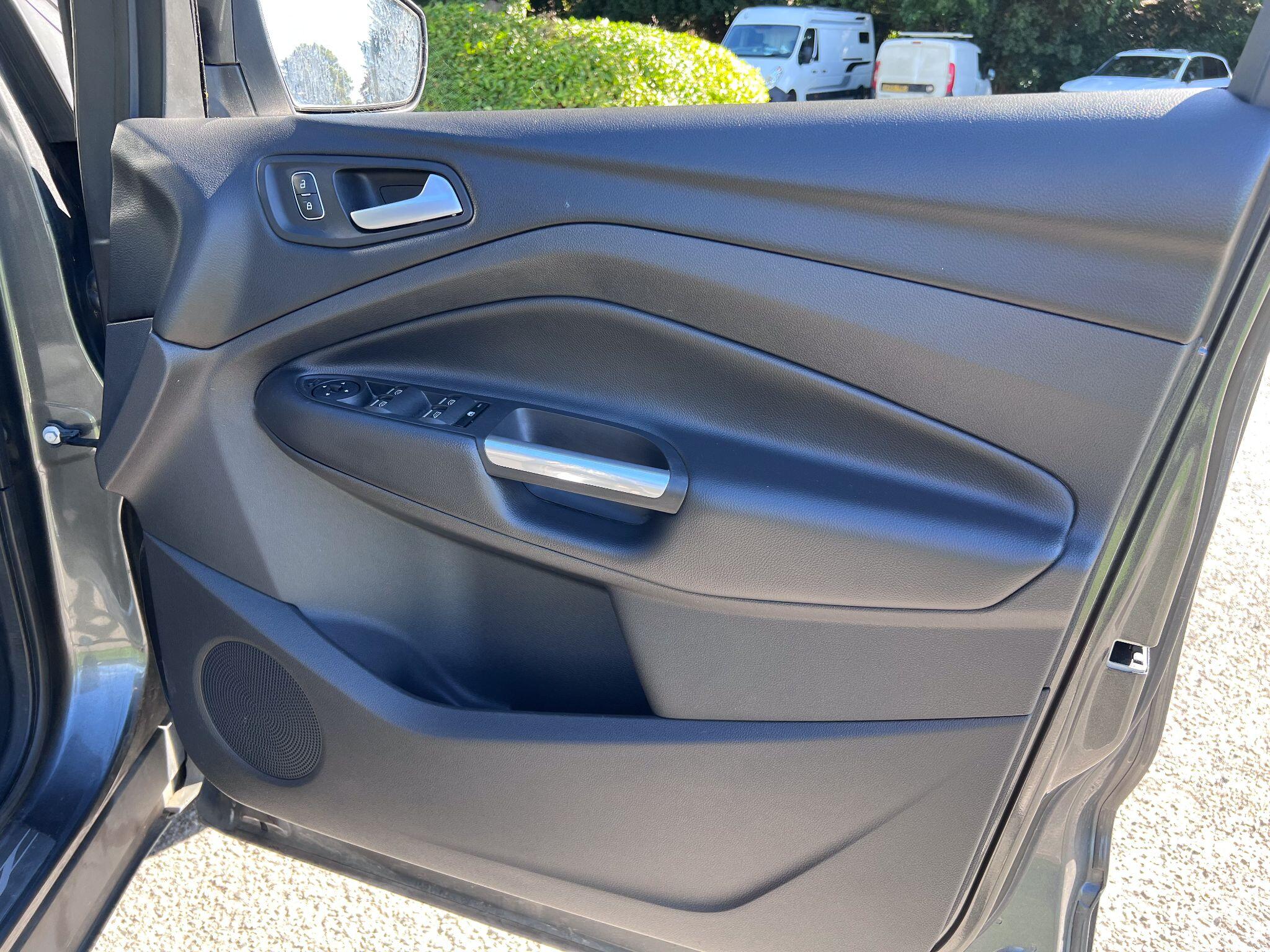 Ford Kuga view 23