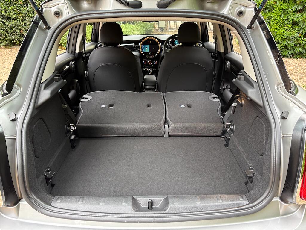 Mini Hatch view 37