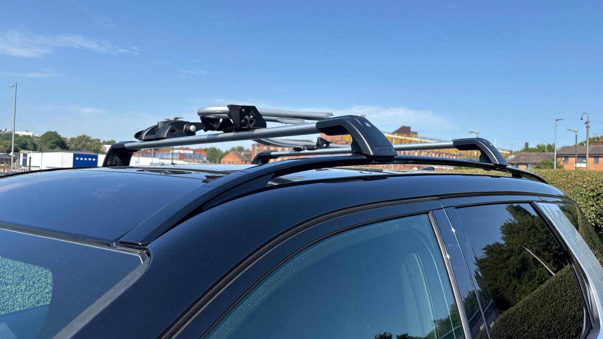 Land Rover Discovery Sport view 40