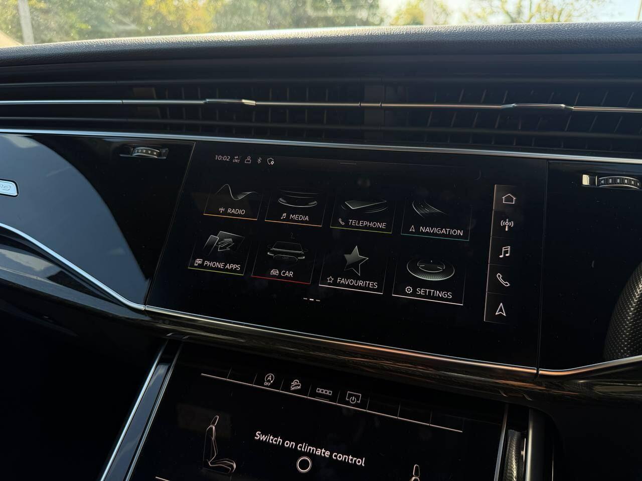 Audi Q7 view 44