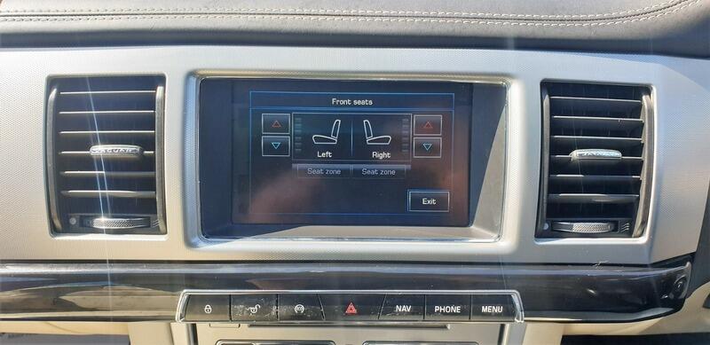 2014 Jaguar XF image 35