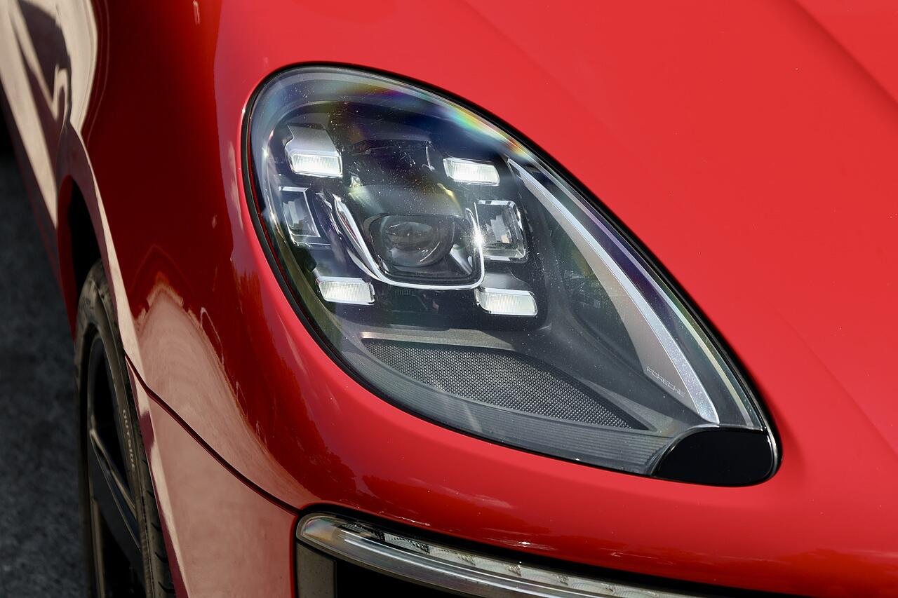 Porsche Macan view 11