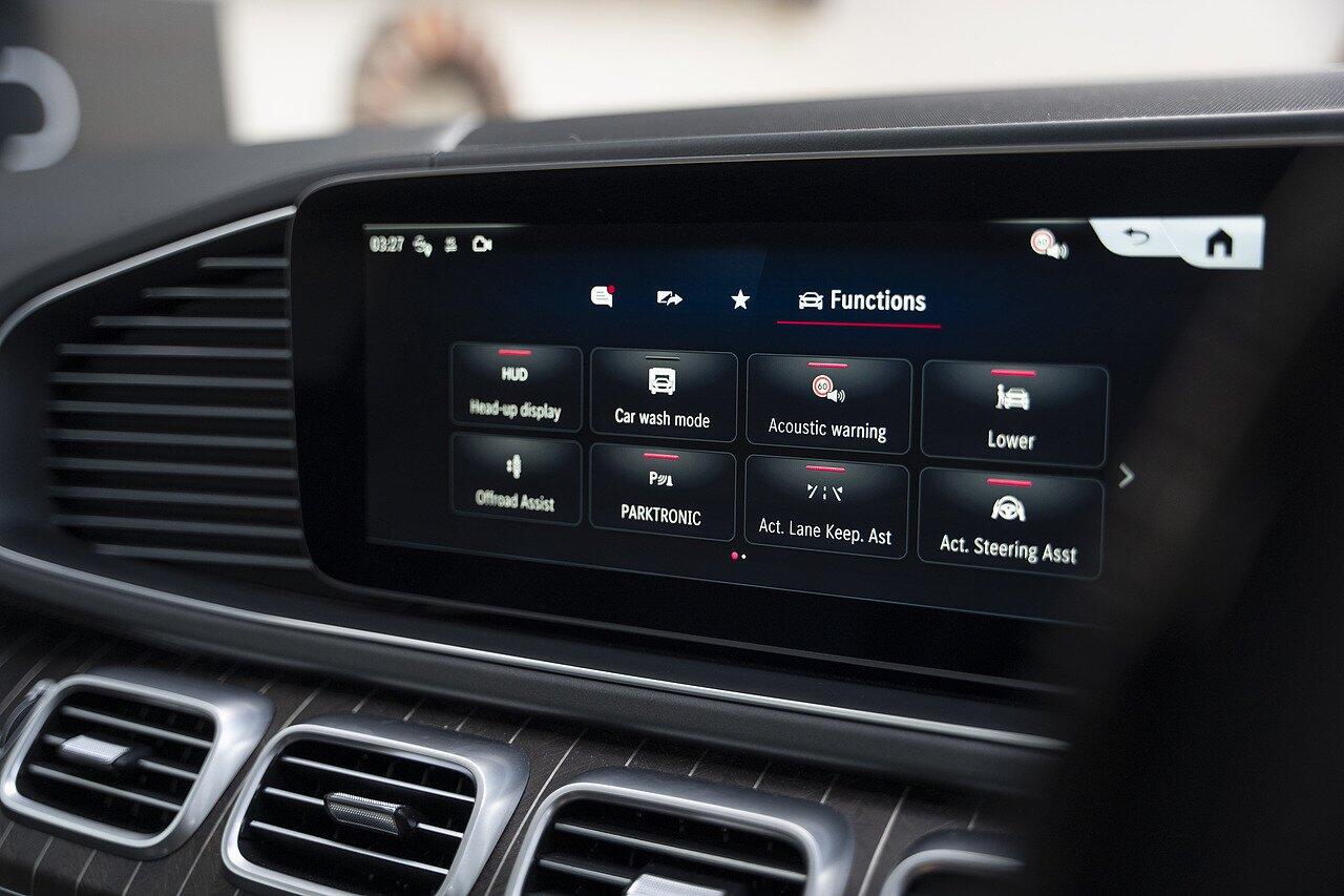 Mercedes-Benz GLS view 22