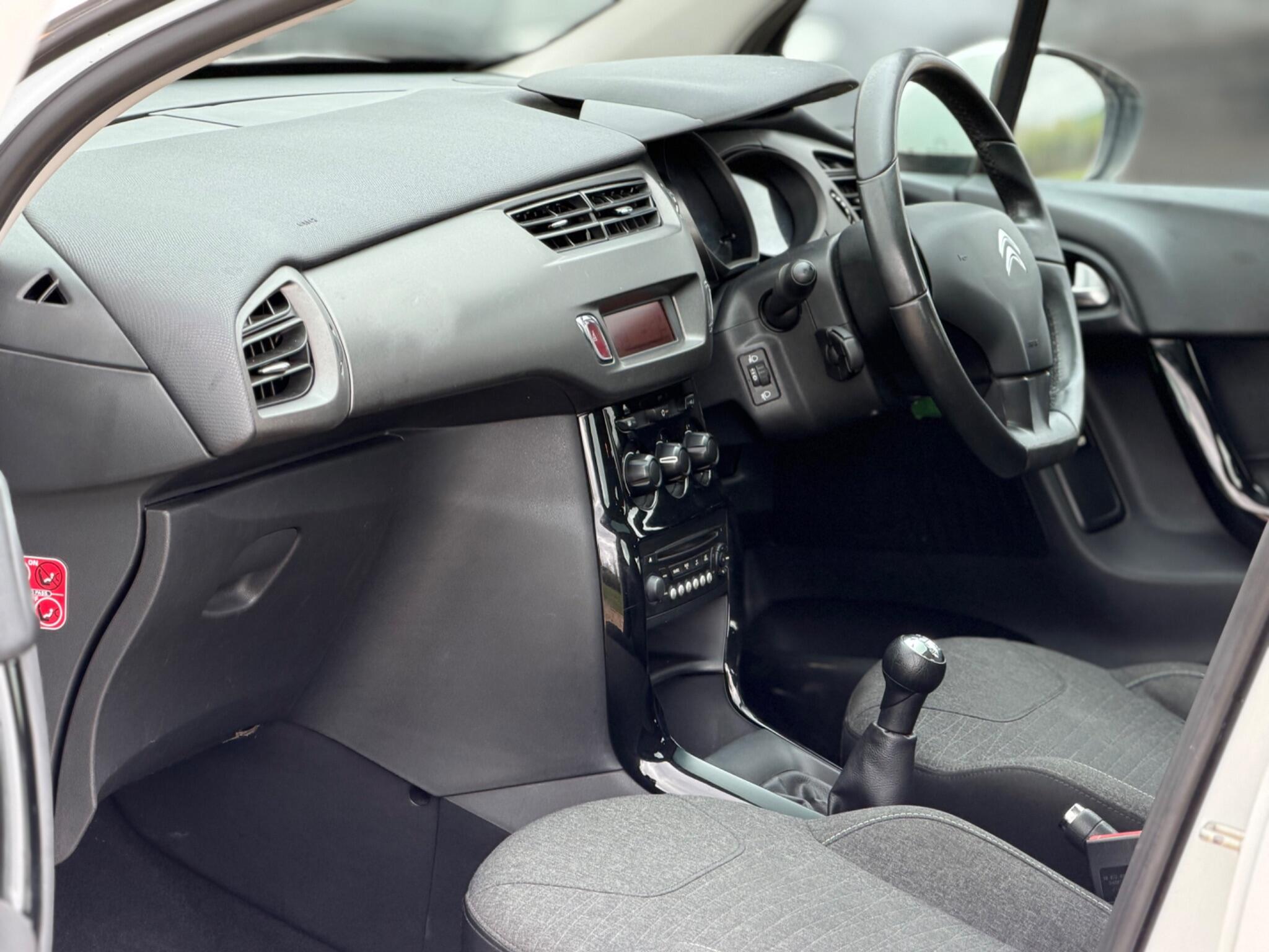 2015 Citroen C3 1.2 PureTech Selection Euro 6 5dr image 14